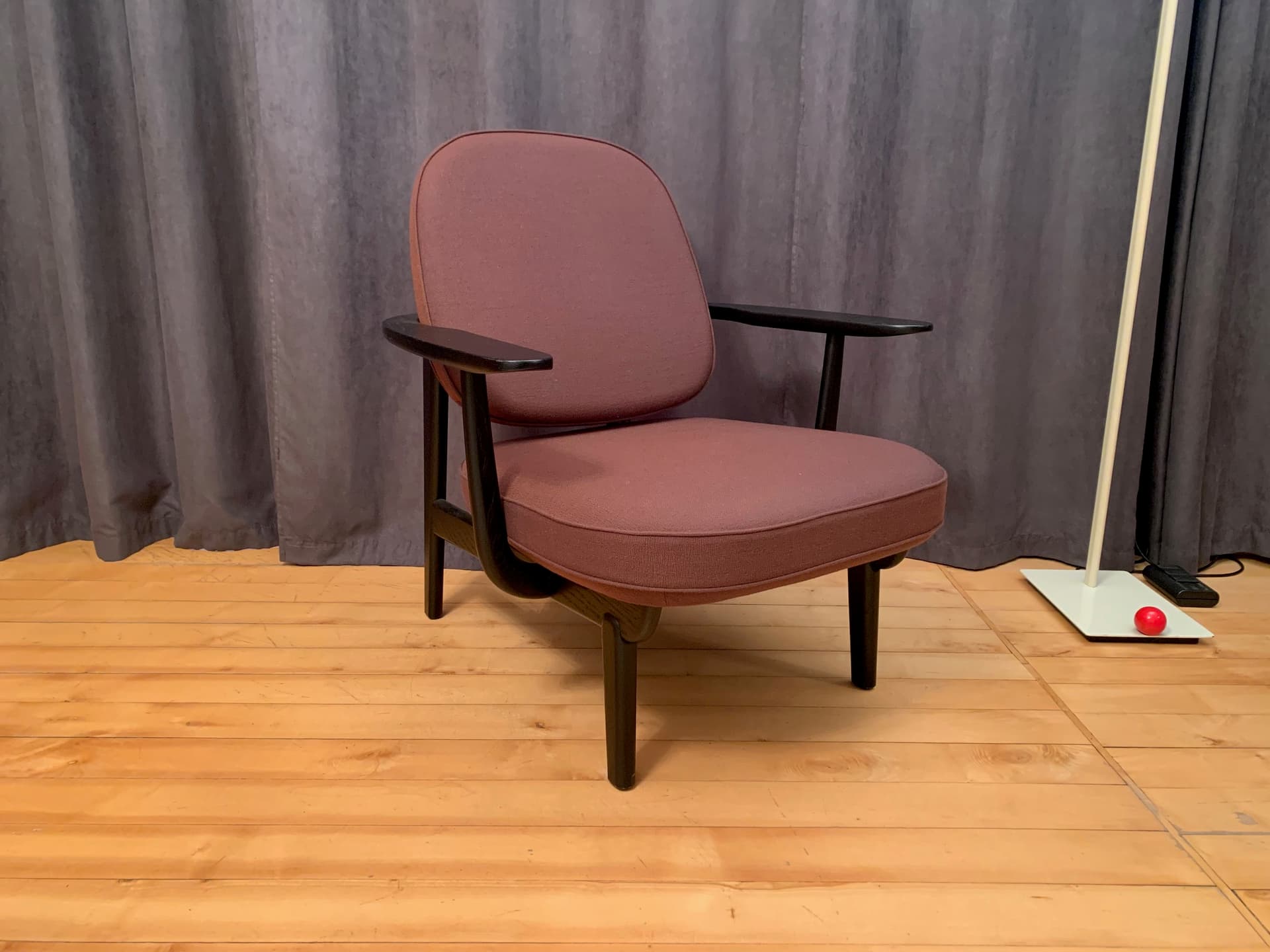 Armchair Fred, pink, black-brown ash, by J. Hayon, Fritz Hansen, Denmark - 45586