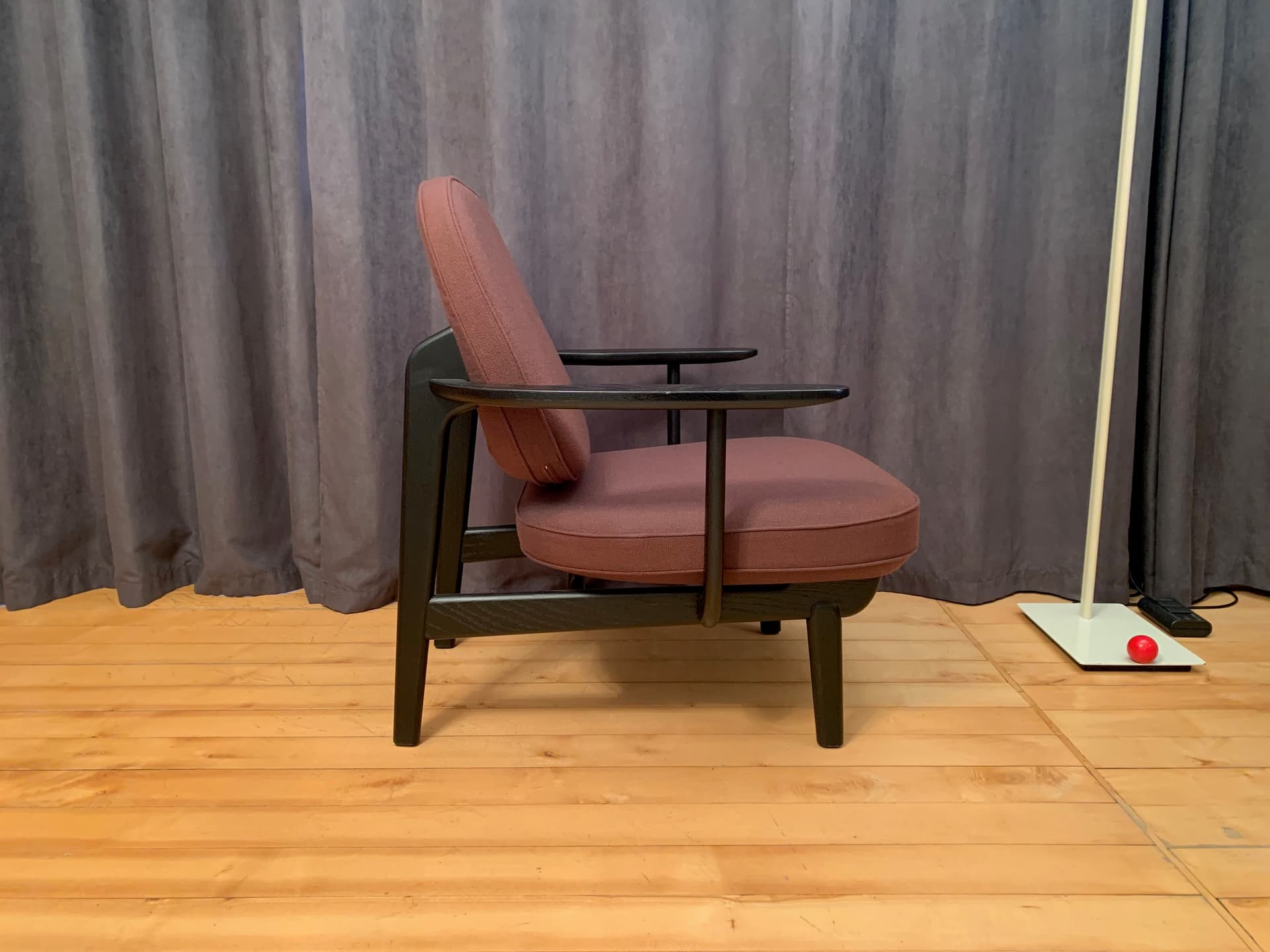 Armchair Fred, pink, black-brown ash, by J. Hayon, Fritz Hansen, Denmark - 45589