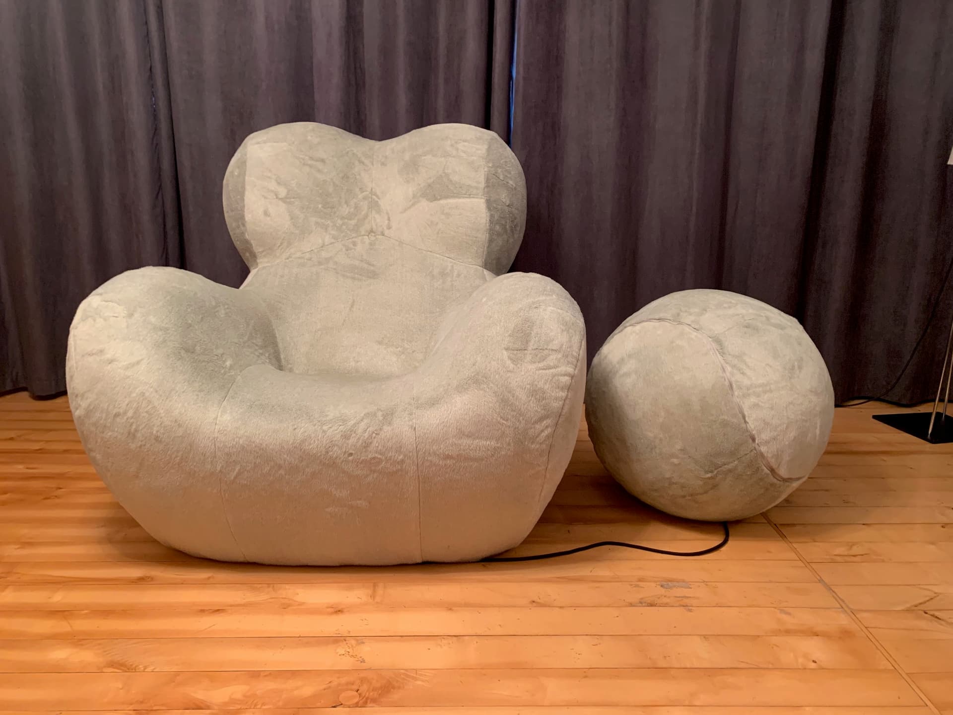 Armchair Big Mama, beige velvet, by G. Pesce, B&B Italia, Italy - 45617