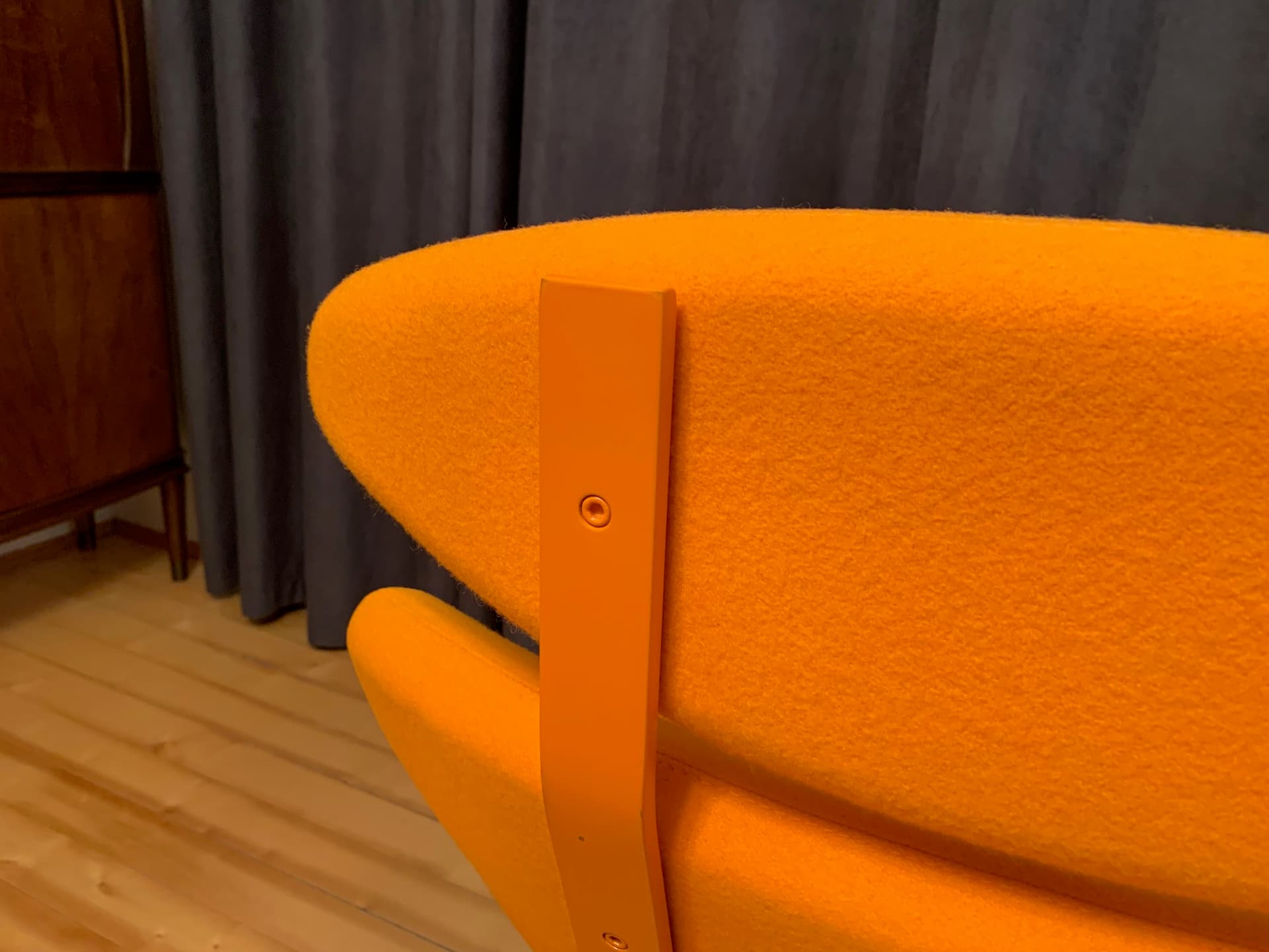 Fotel Corona Spectrum, tkanina pomarańczowa, stal pomarańczowa, proj. P. M. Volther, Erik Jørgensen, Dania - 45762