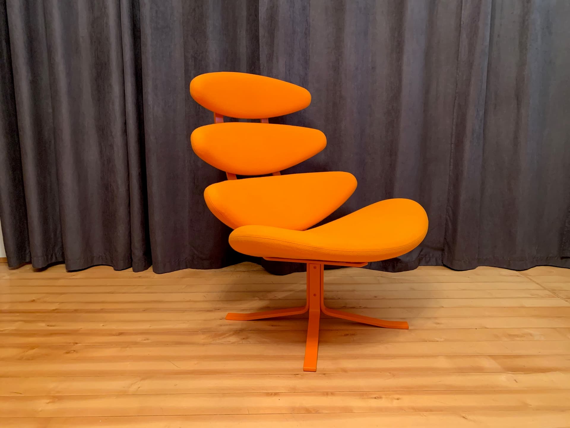Fotel Corona Spectrum, tkanina pomarańczowa, stal pomarańczowa, proj. P. M. Volther, Erik Jørgensen, Dania - 45754
