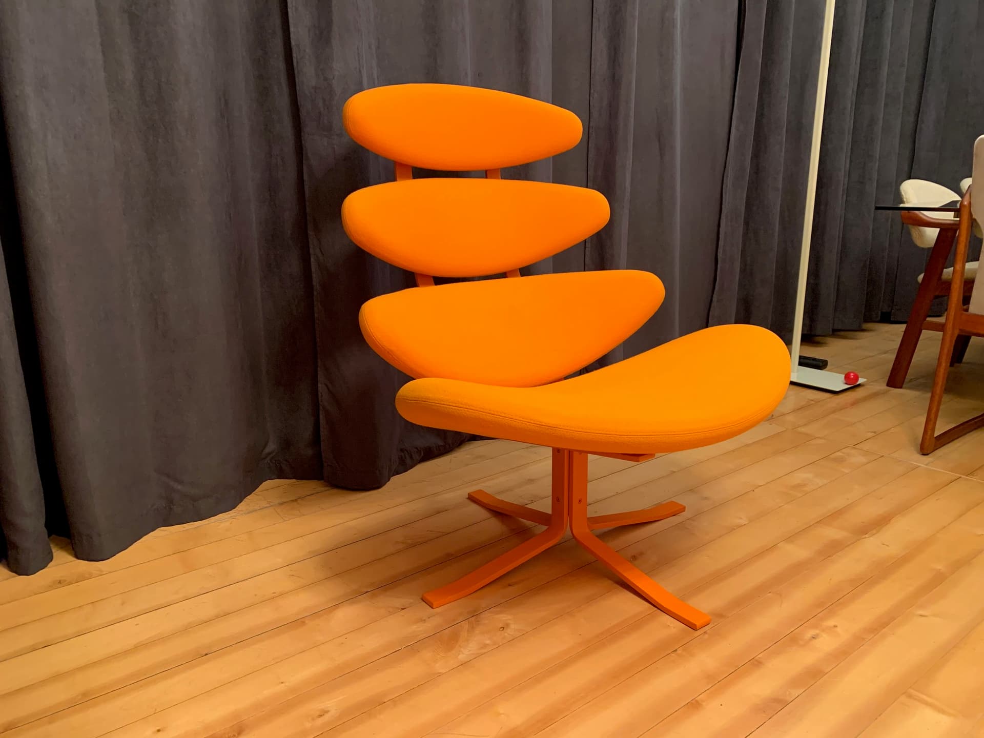 Fotel Corona Spectrum, tkanina pomarańczowa, stal pomarańczowa, proj. P. M. Volther, Erik Jørgensen, Dania - 45755
