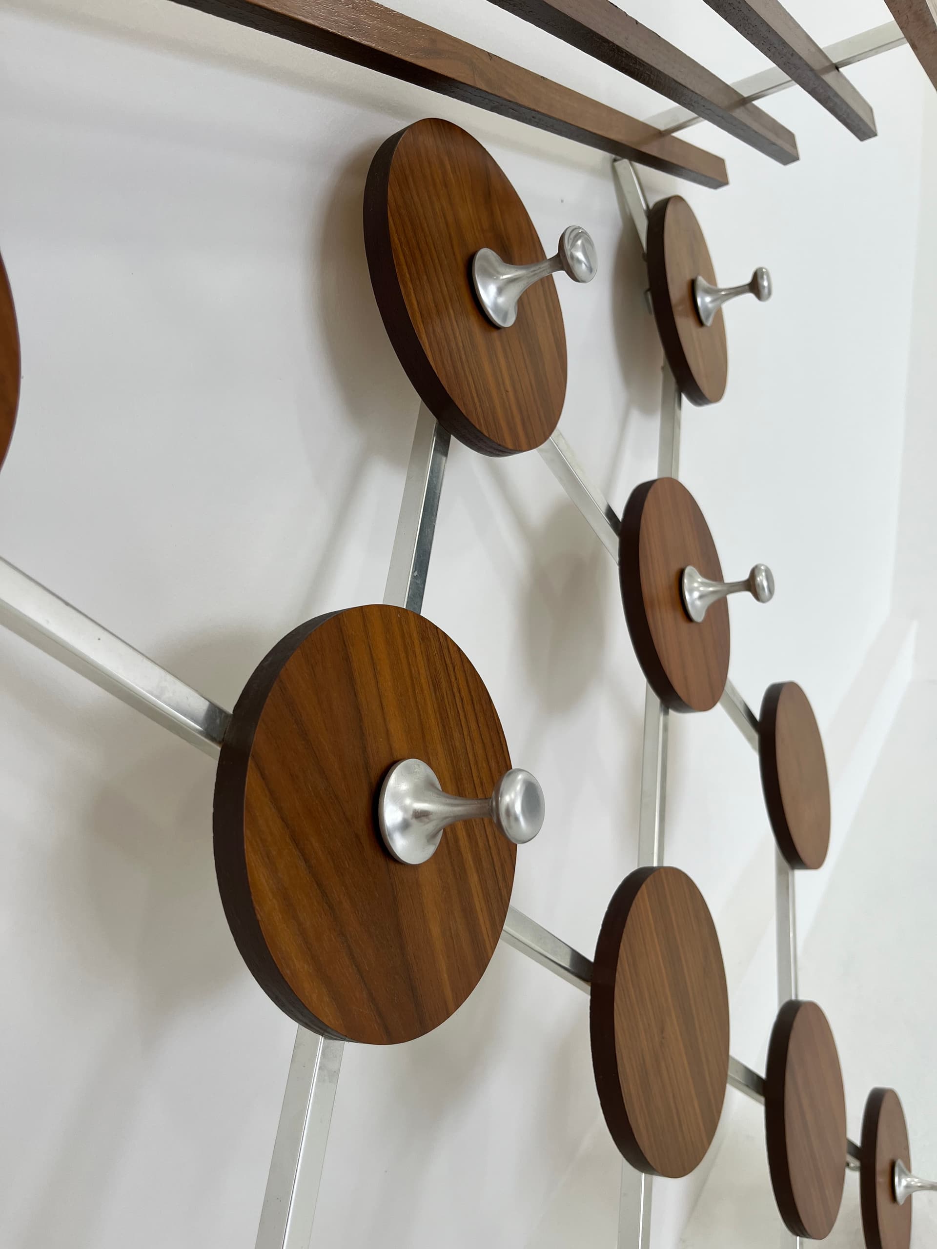 Wall-mounted rack, walnut, metal, Scandinavia, 1960s. - 45926