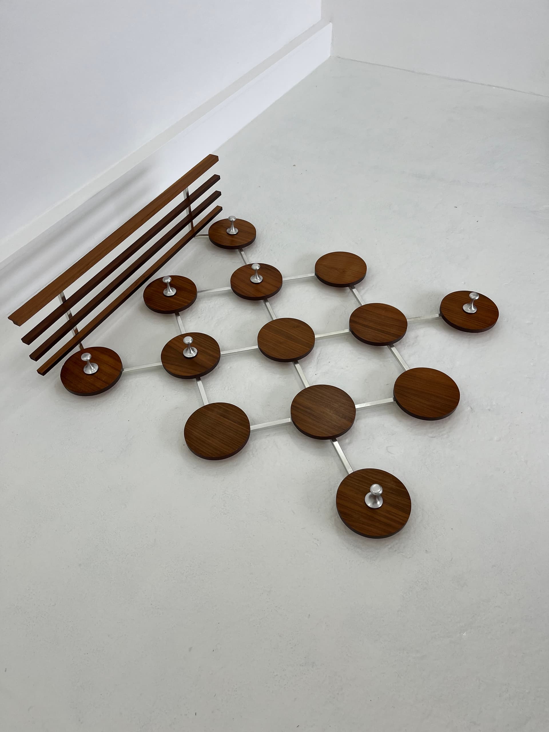 Wall-mounted rack, walnut, metal, Scandinavia, 1960s. - 45933