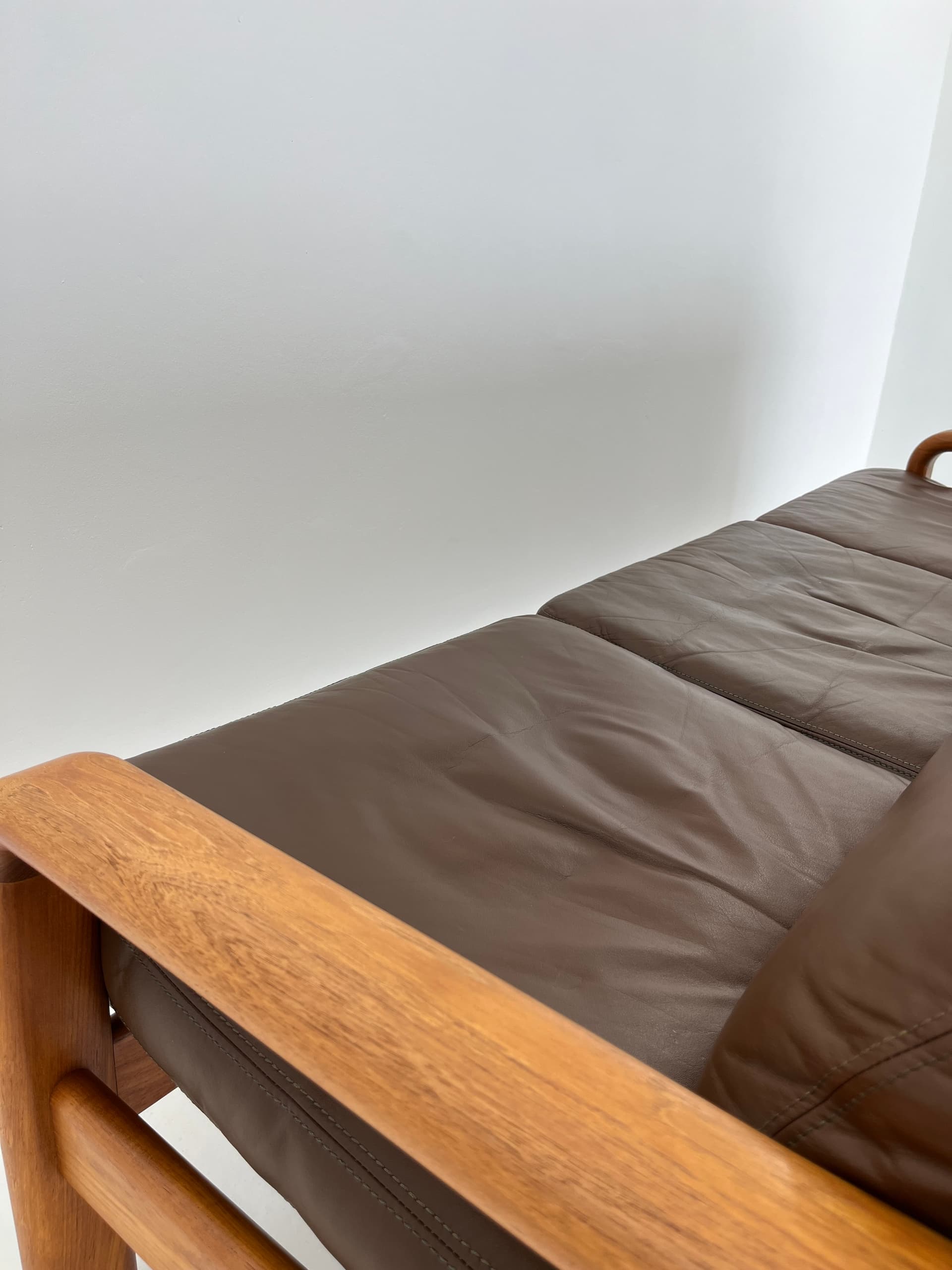 Sofa, skóra brązowa, teak, proj. H. Olsen, Dania, lata 70. - 45970