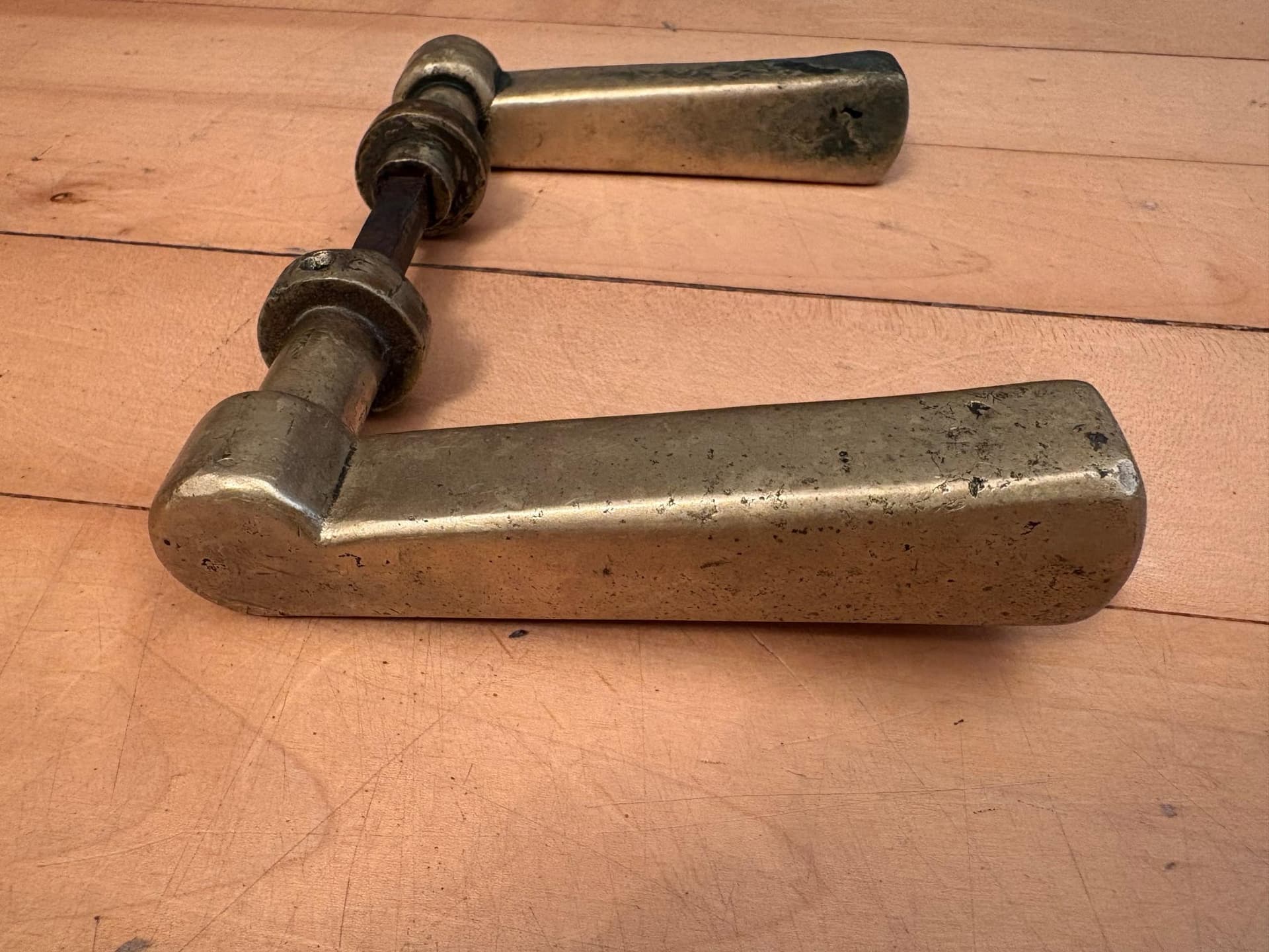 Para klamek drzwiowych Bauhaus, mosiądz złoty, Niemcy, lata 30. - 79831