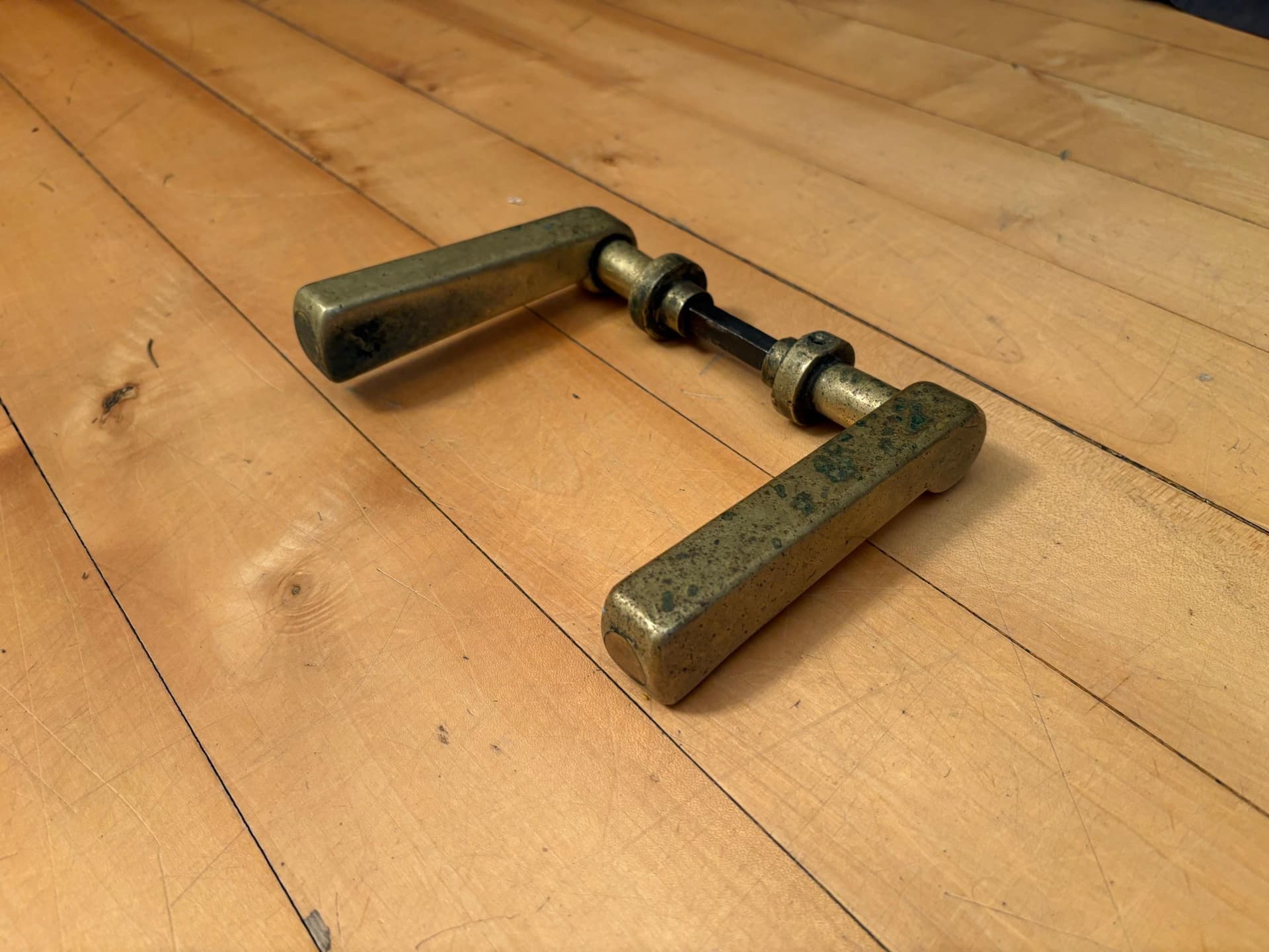 Para klamek drzwiowych Bauhaus, mosiądz złoty, Niemcy, lata 30. - 79833