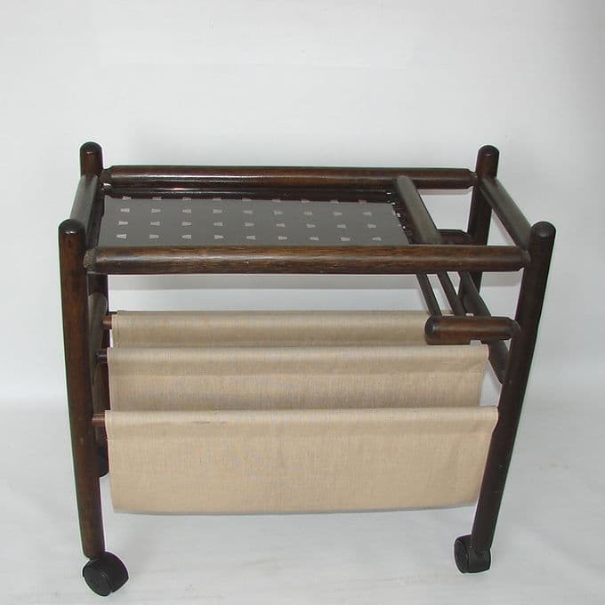 Stolik boczny z funkcją gazetnika, drewno brązowy ciemny, szkło, tkanina, Polska, lata 70. - 46616