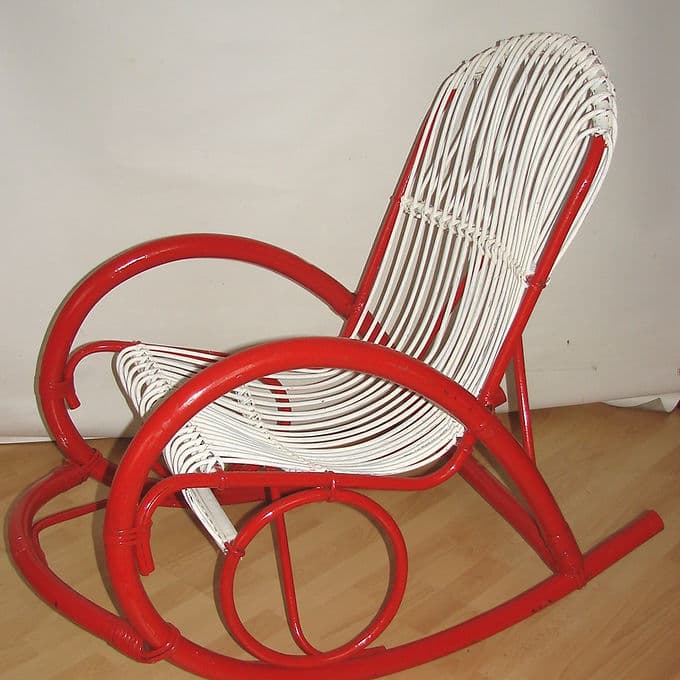 Fotel bujany, rattan biały, rama czerwona, Rohé Noordwolde, Holandia, lata 70. - 46586