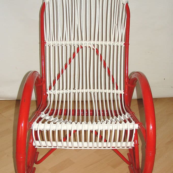 Fotel bujany, rattan biały, rama czerwona, Rohé Noordwolde, Holandia, lata 70. - 46587