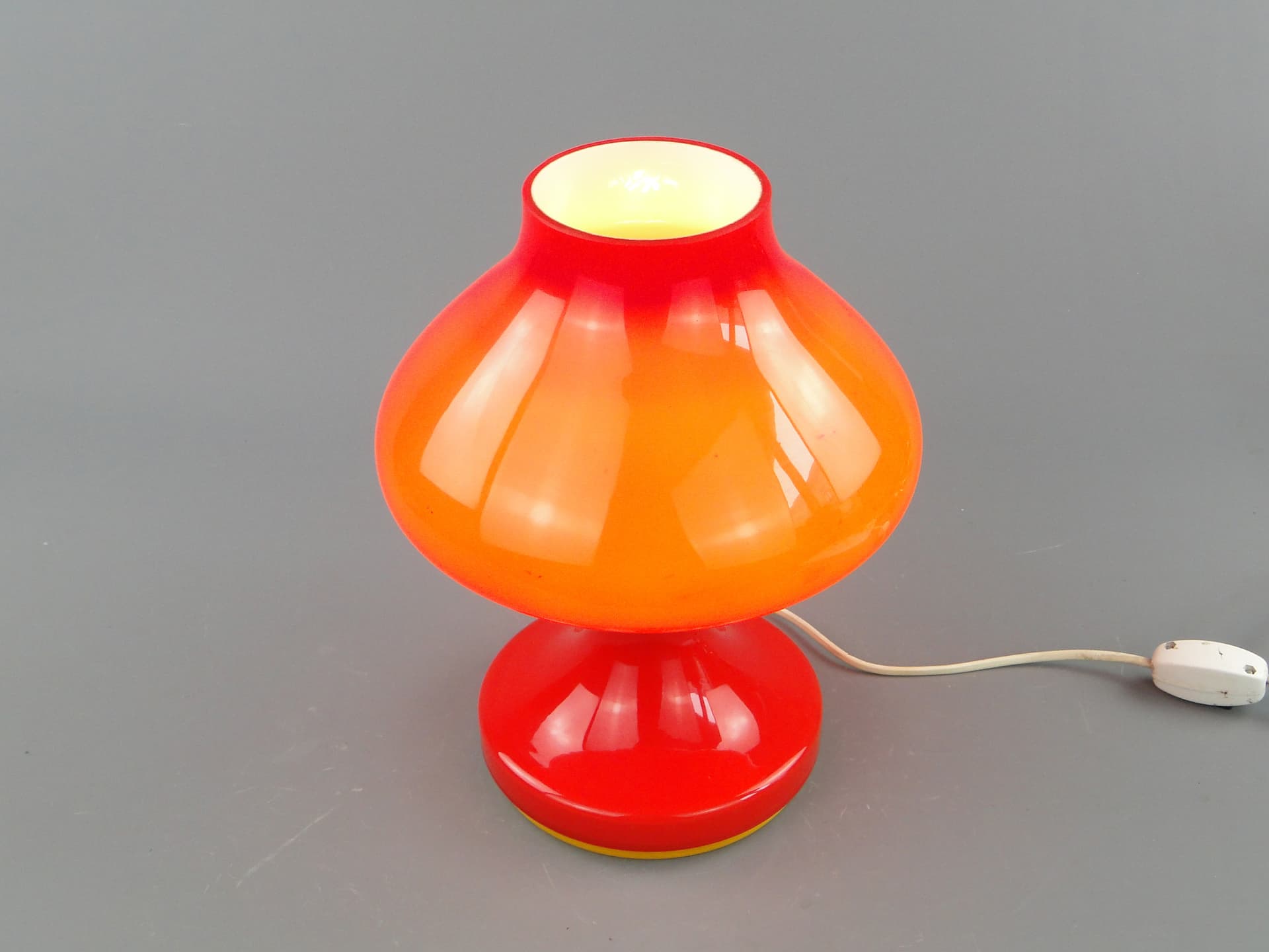 Lampa stołowa, szkło pomarańczowy, proj. S. Tabera, OPP Jihlava, Czechosłowacja, lata 70. - 46958