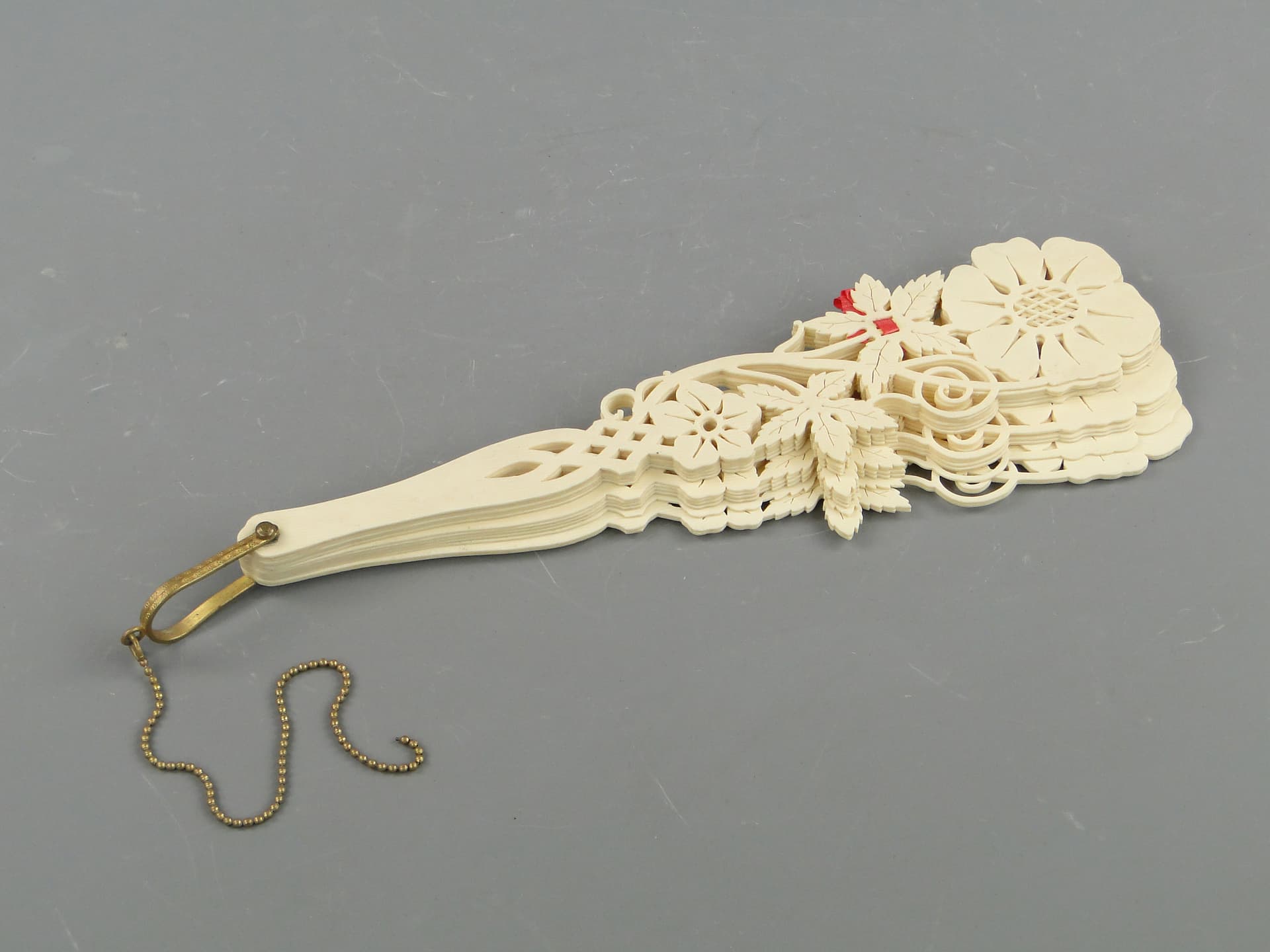 Wachlarz Biedermeier, kość ivory white, mosiądz złocony, Austria, XIX w. - 47220