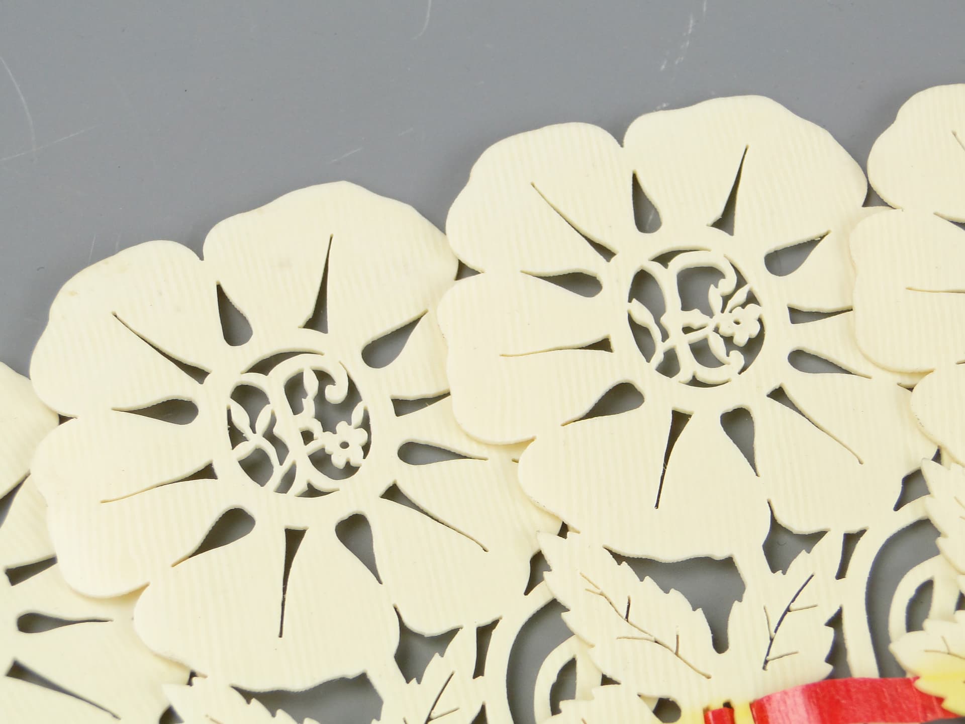 Wachlarz Biedermeier, kość ivory white, mosiądz złocony, Austria, XIX w. - 47219