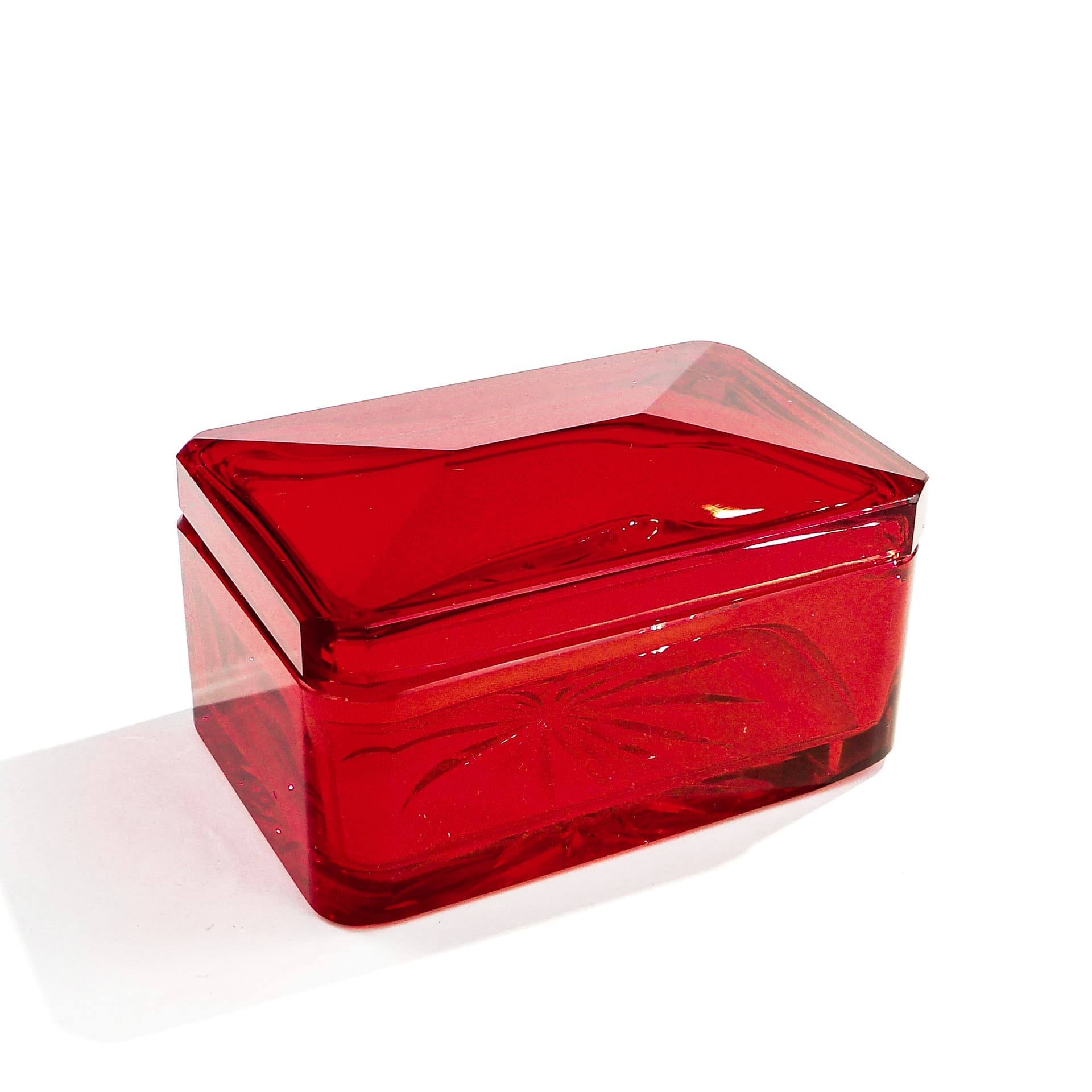 Decorative box, Art Deco, red crystal glass, Czechoslovakia, 1920s. - 47519