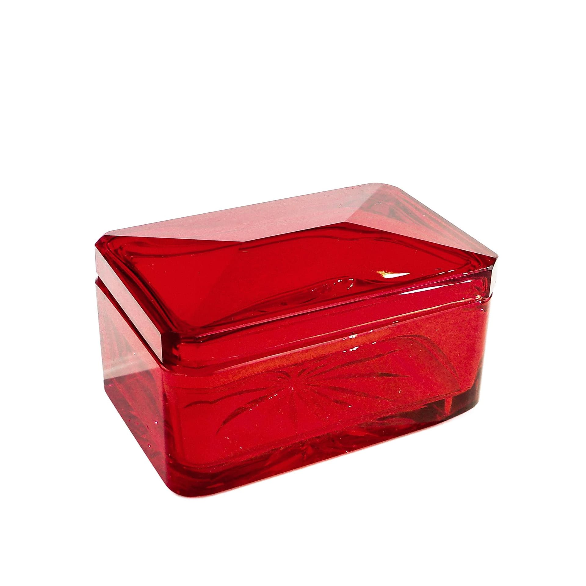 Decorative box, Art Deco, red crystal glass, Czechoslovakia, 1920s.