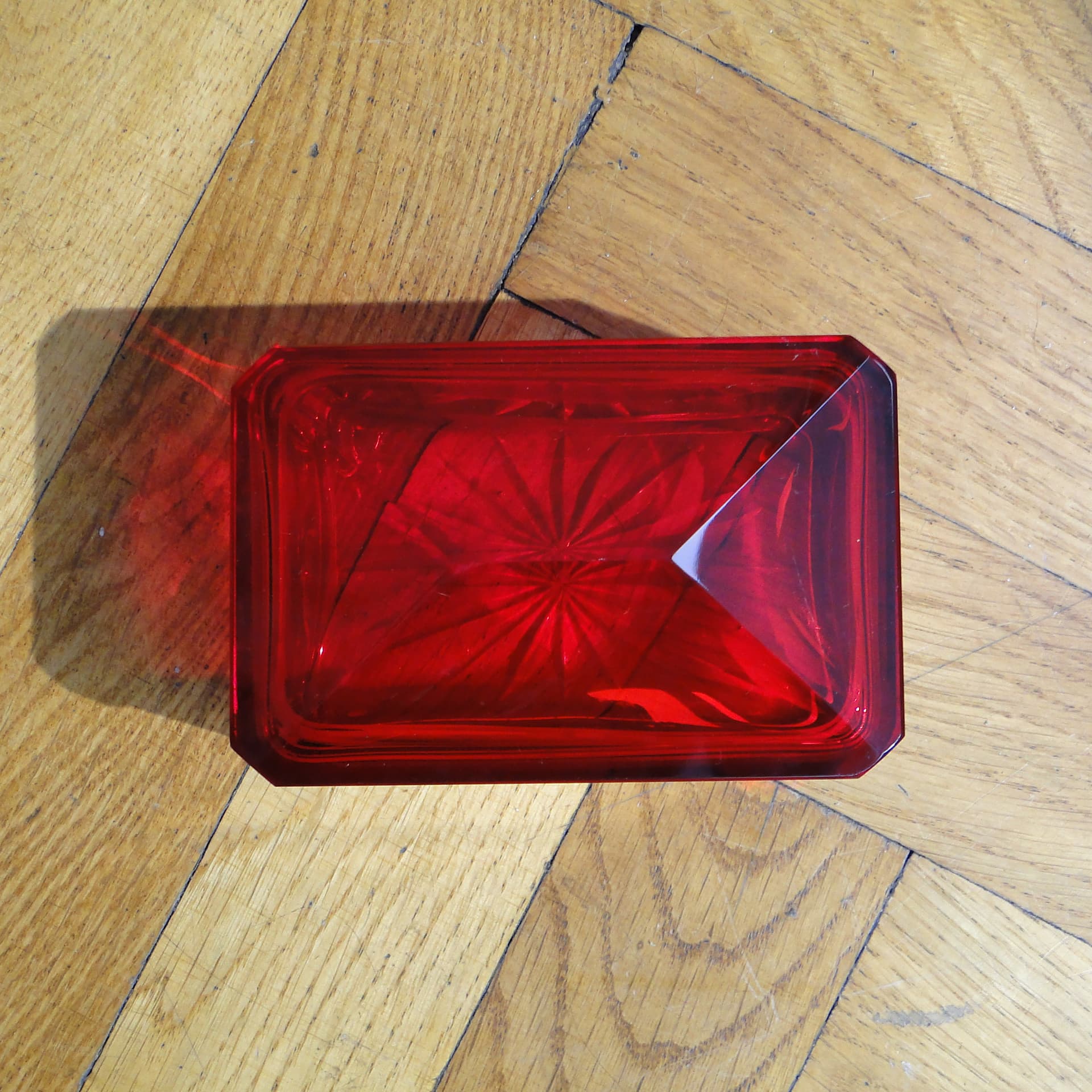 Decorative box, Art Deco, red crystal glass, Czechoslovakia, 1920s. - 47518