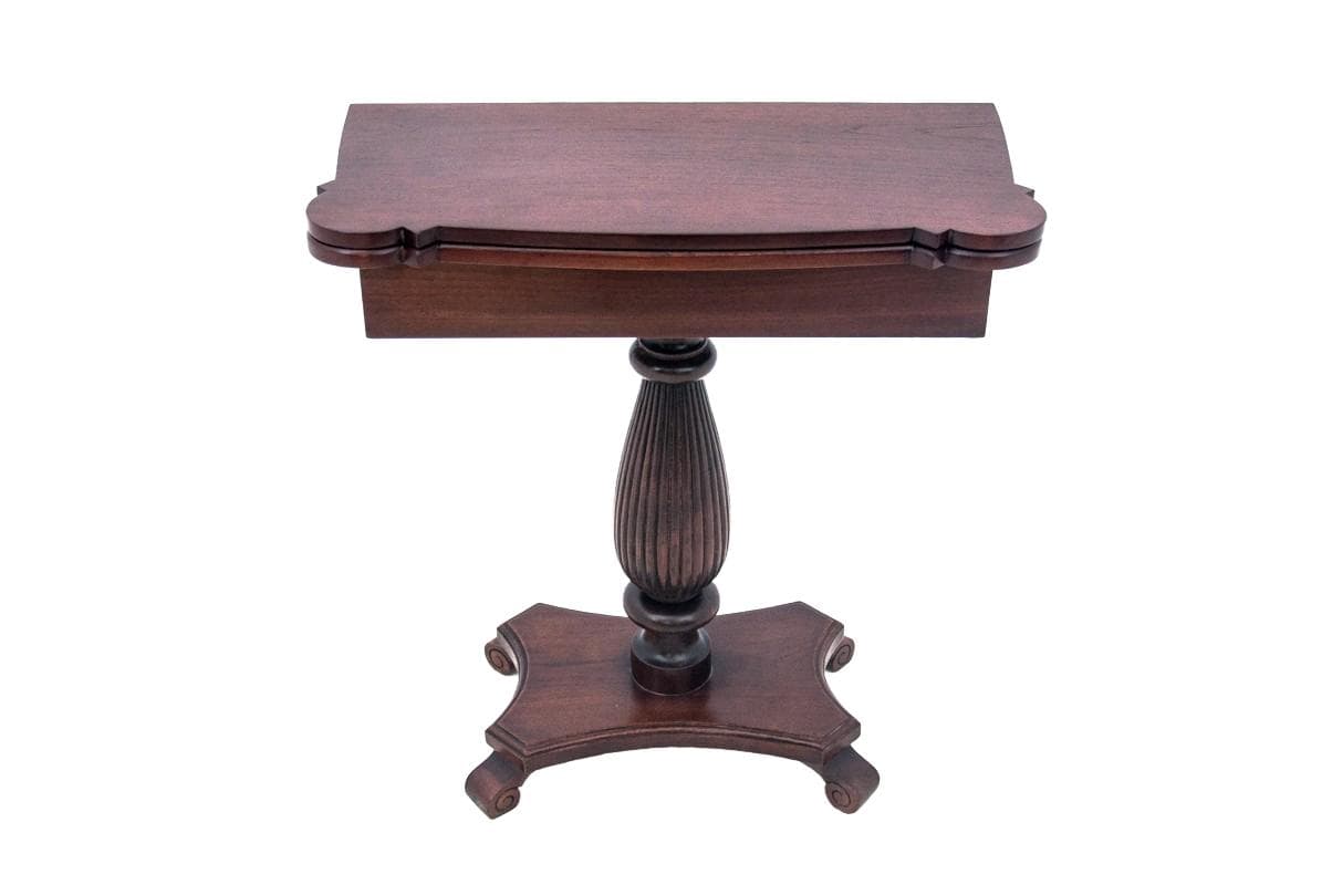 Ciemnobrązowy stolik karciak, Europa Północna, lata 70. XIX wieku