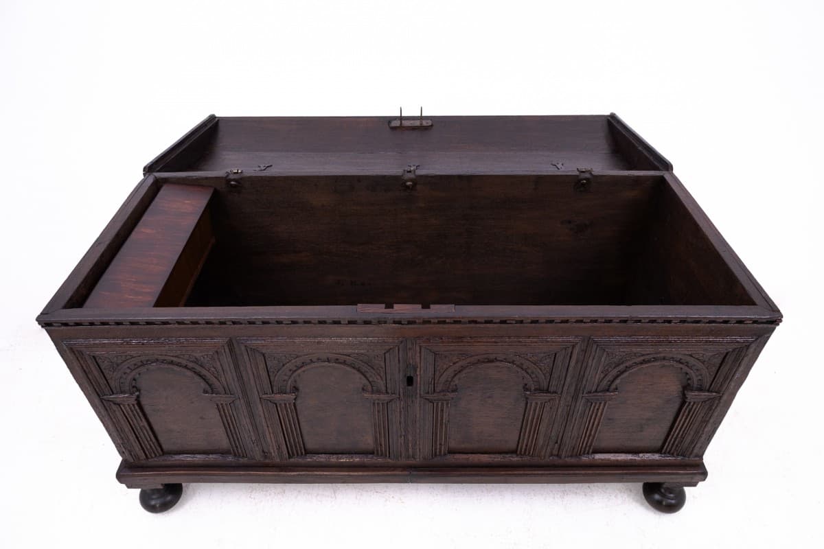 Ciemnobrązowa skrzynia zabytkowa, Francja, połowa XIX wieku - 49426