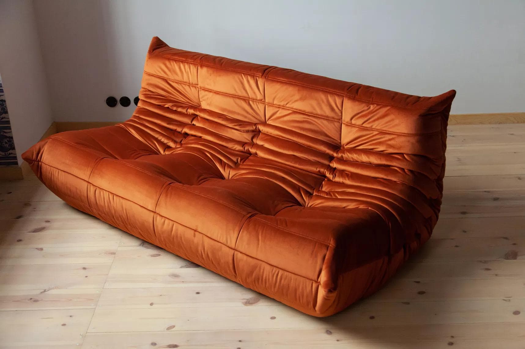 Sofa Togo trzyosobowa, velvet pomarańczowy bursztyn - 51299