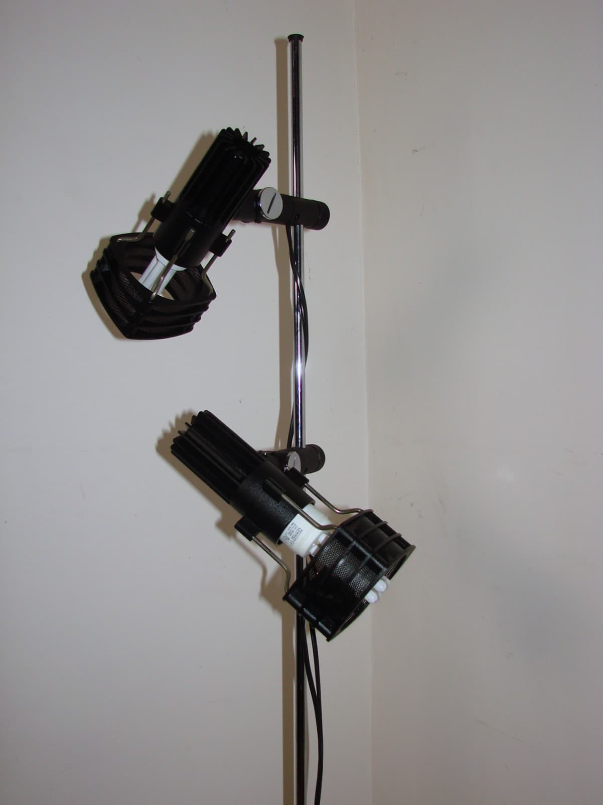 Lampa podłogowa, czarna, metal chromowany, Hustadt Leuchten, Niemcy, lata 70. - 51653