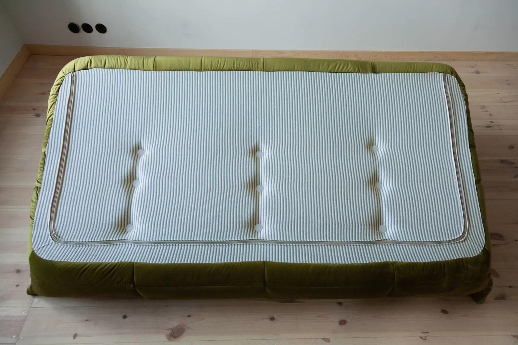 Sofa Togo trzyosobowa, velvet zielony oliwka - 52154