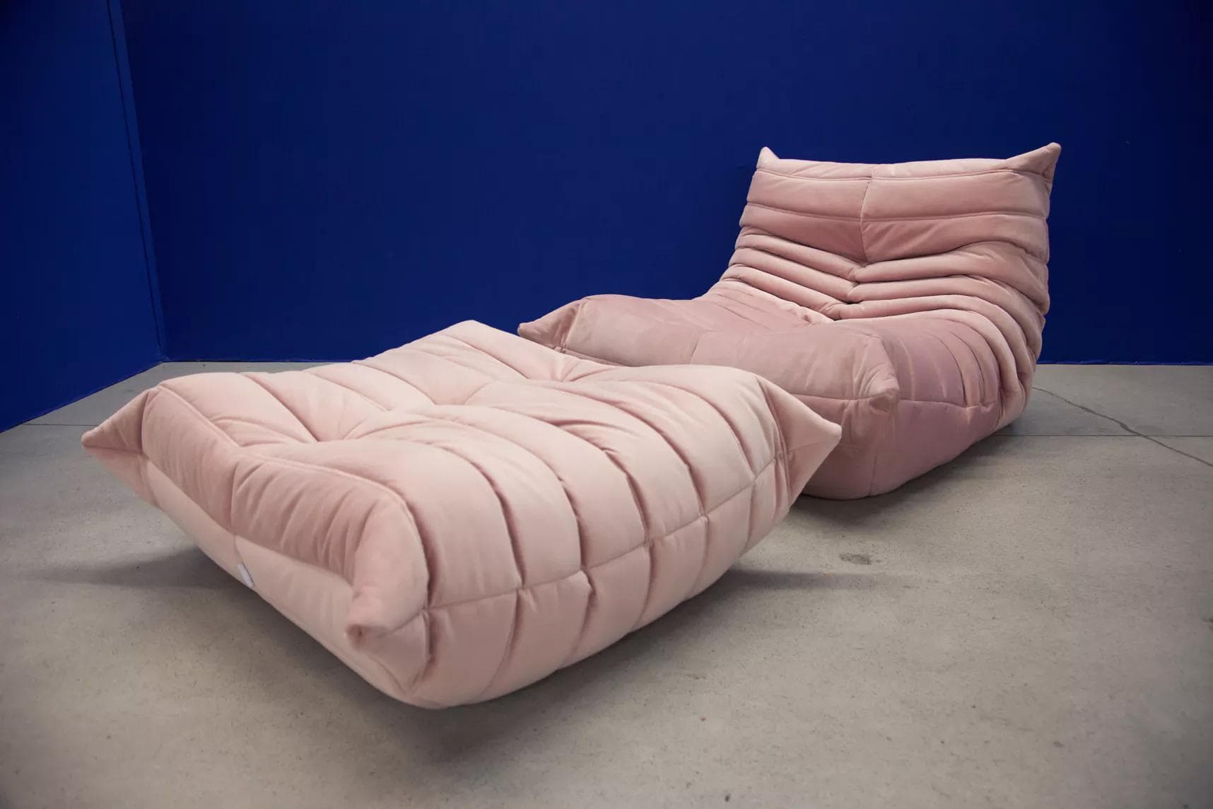 Fotel wypoczynkowy Togo z podnóżkiem, velvet różowy jasny - 52117