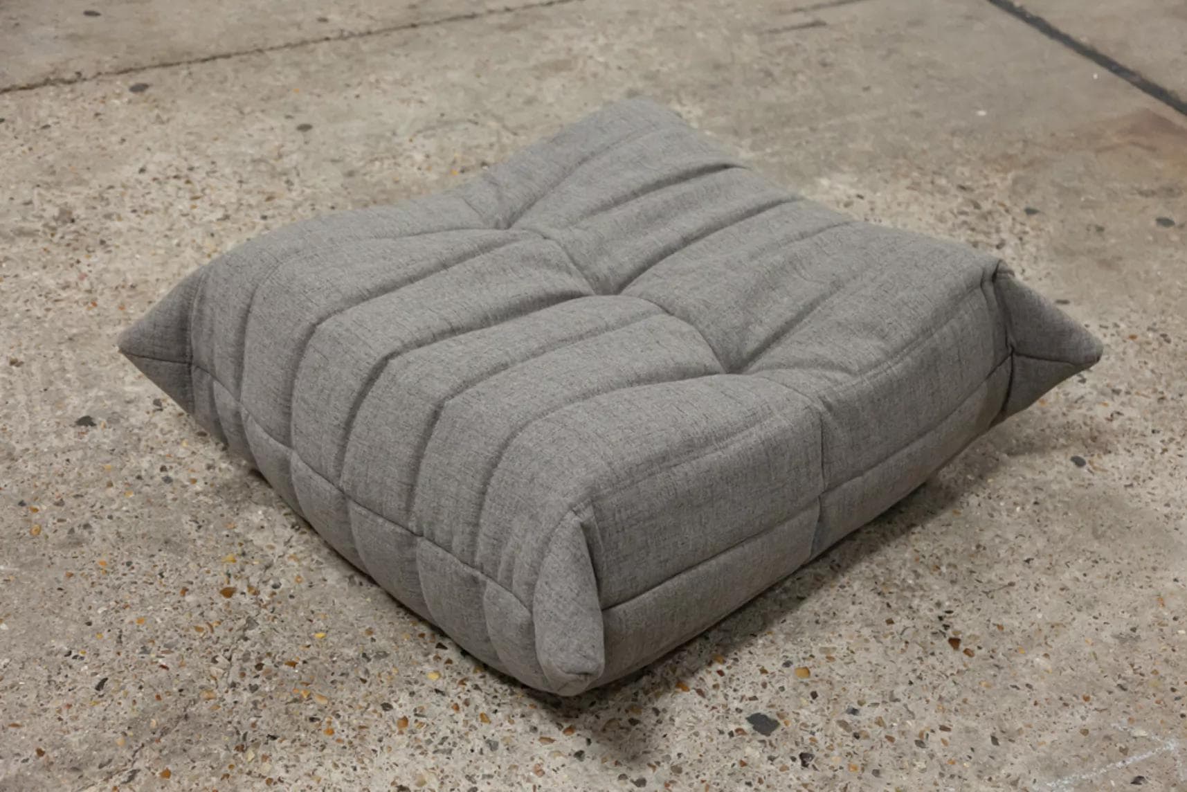 Sofa Togo dwuosobowa, tekstylia ciepły szary - 52042