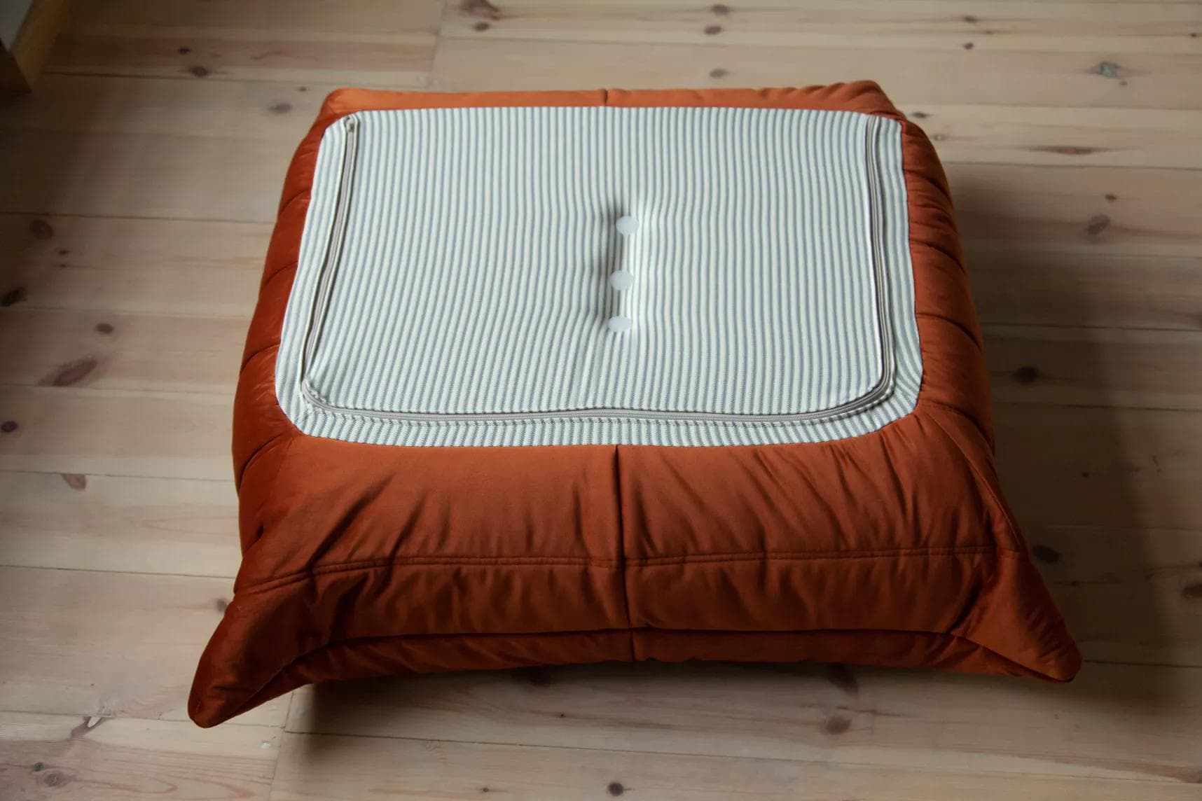 Fotel wypoczynkowy Togo z podnóżkiem, velvet pomarańczowy bursztyn - 52026