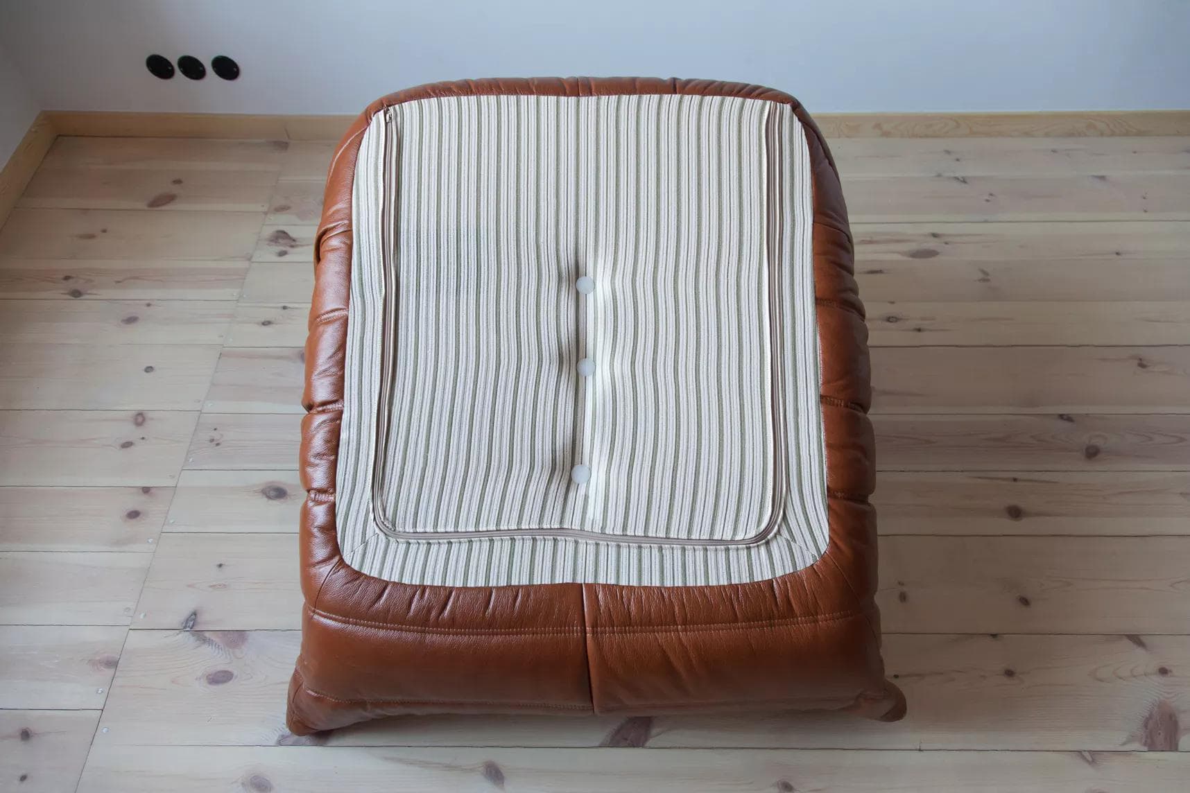 Fotel wypoczynkowy Togo z podnóżkiem, skóra brązowa whisky - 52021