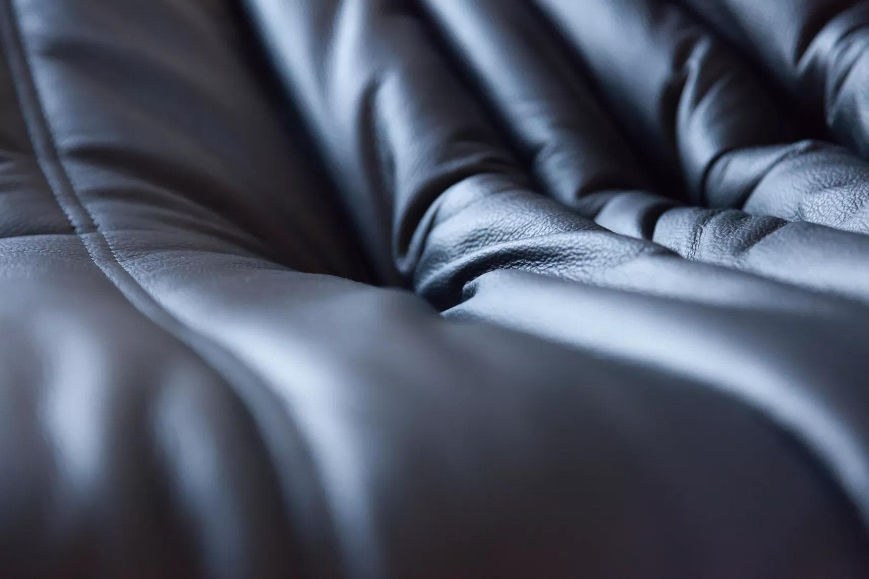 Fotel wypoczynkowy Togo z podnóżkiem, skóra czarna madras - 51979