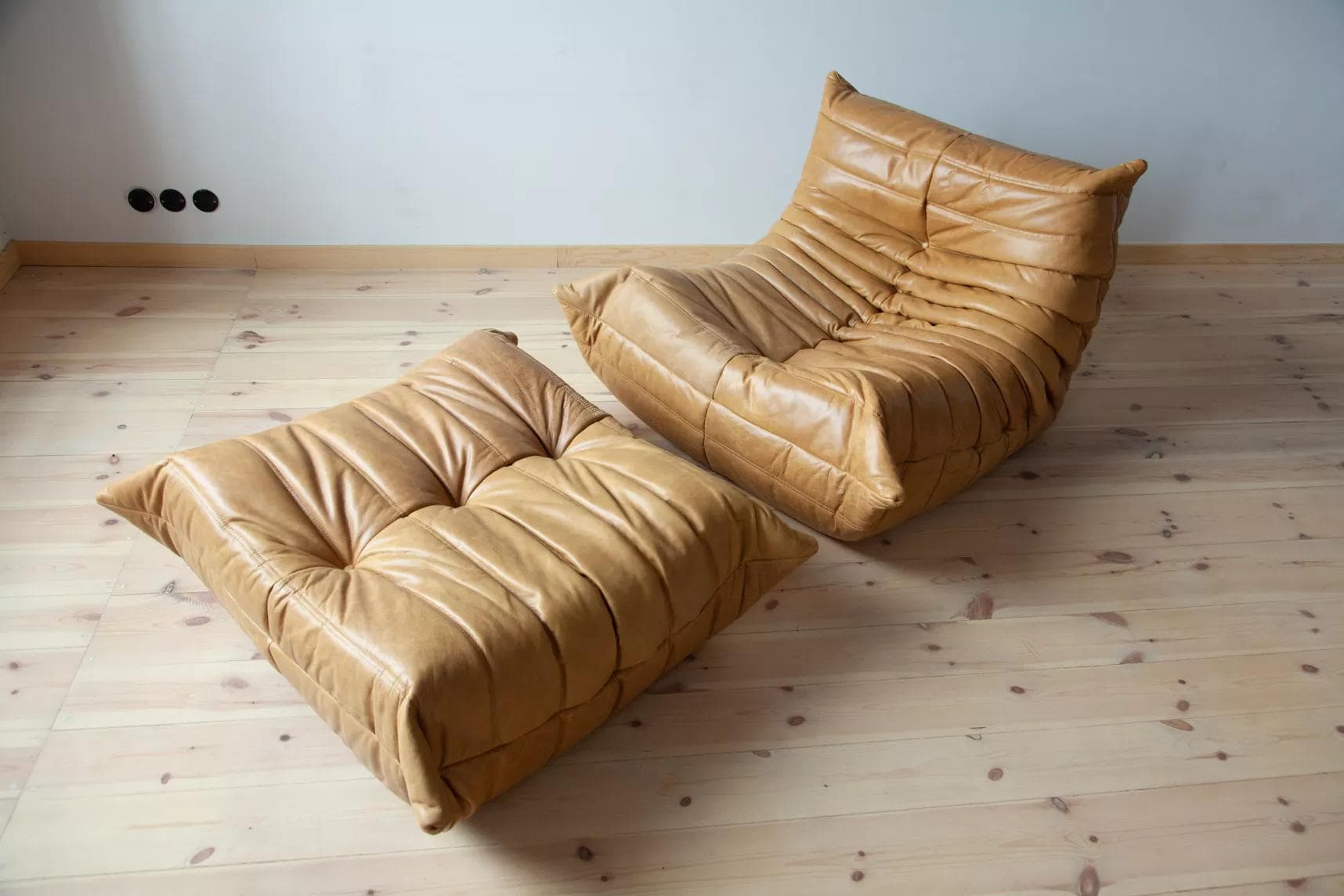 Fotel wypoczynkowy Togo z podnóżkiem, skóra brązowa camel - 51960