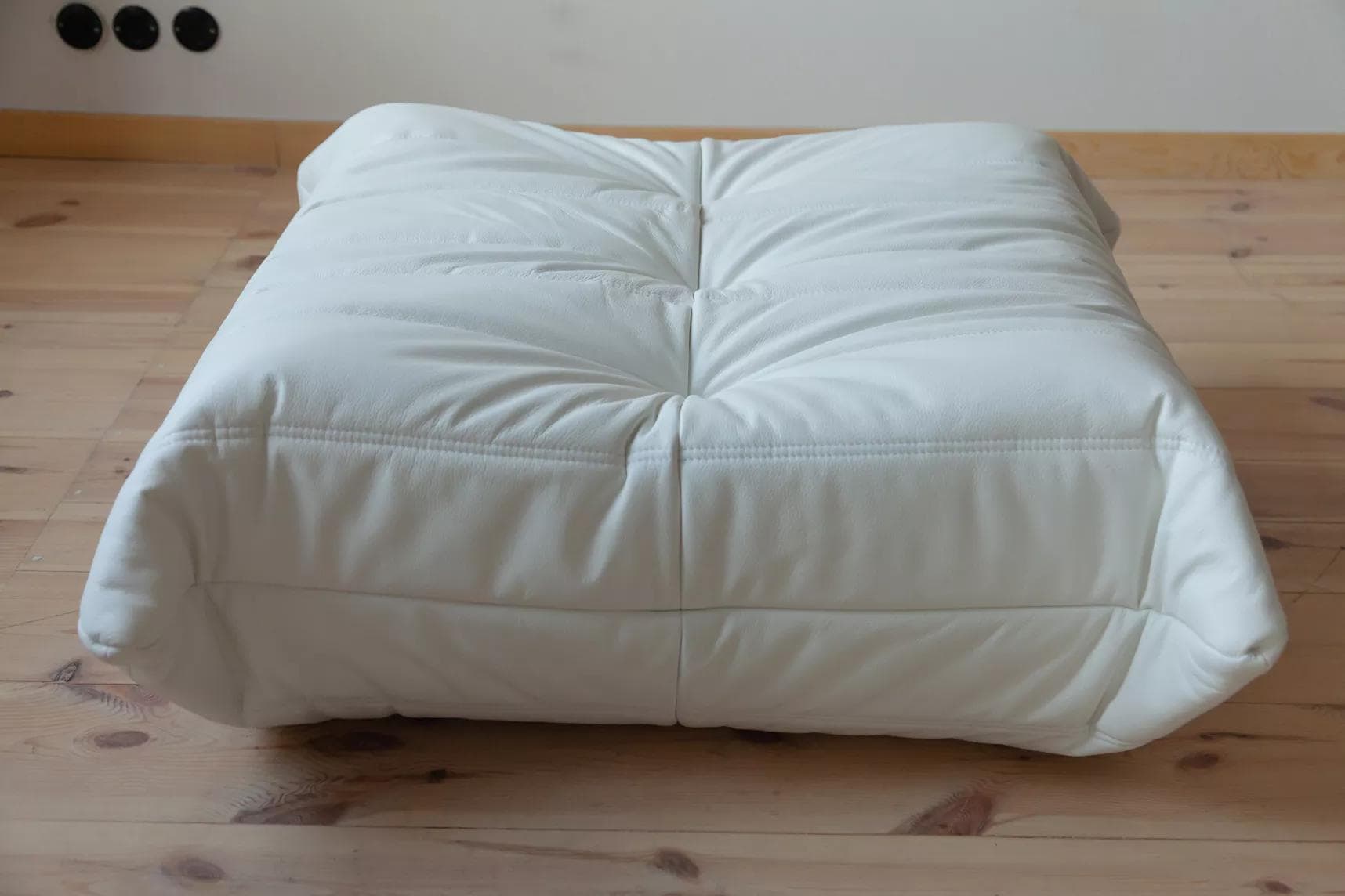 Fotel wypoczynkowy Togo z podnóżkiem, skóra biała madras - 51951