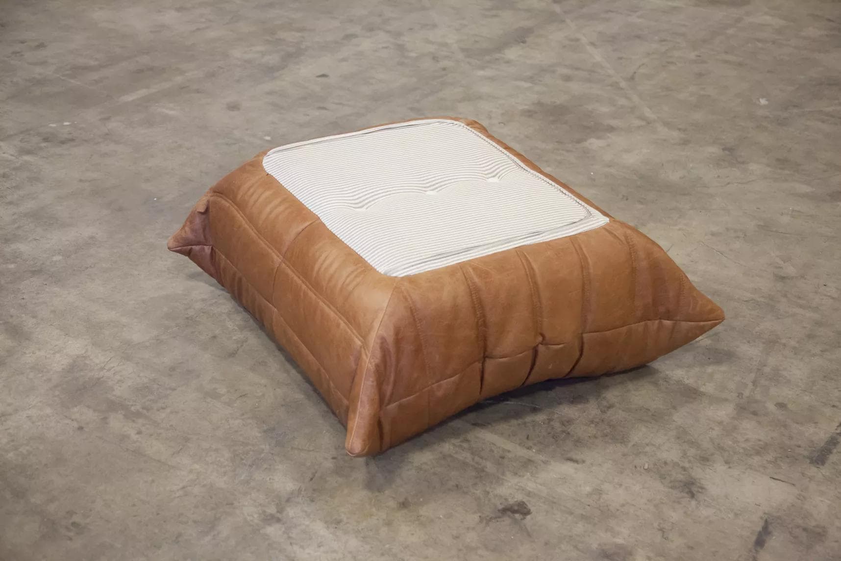 Fotel wypoczynkowy Togo z podnóżkiem, skóra brązowa tobacco - 51943