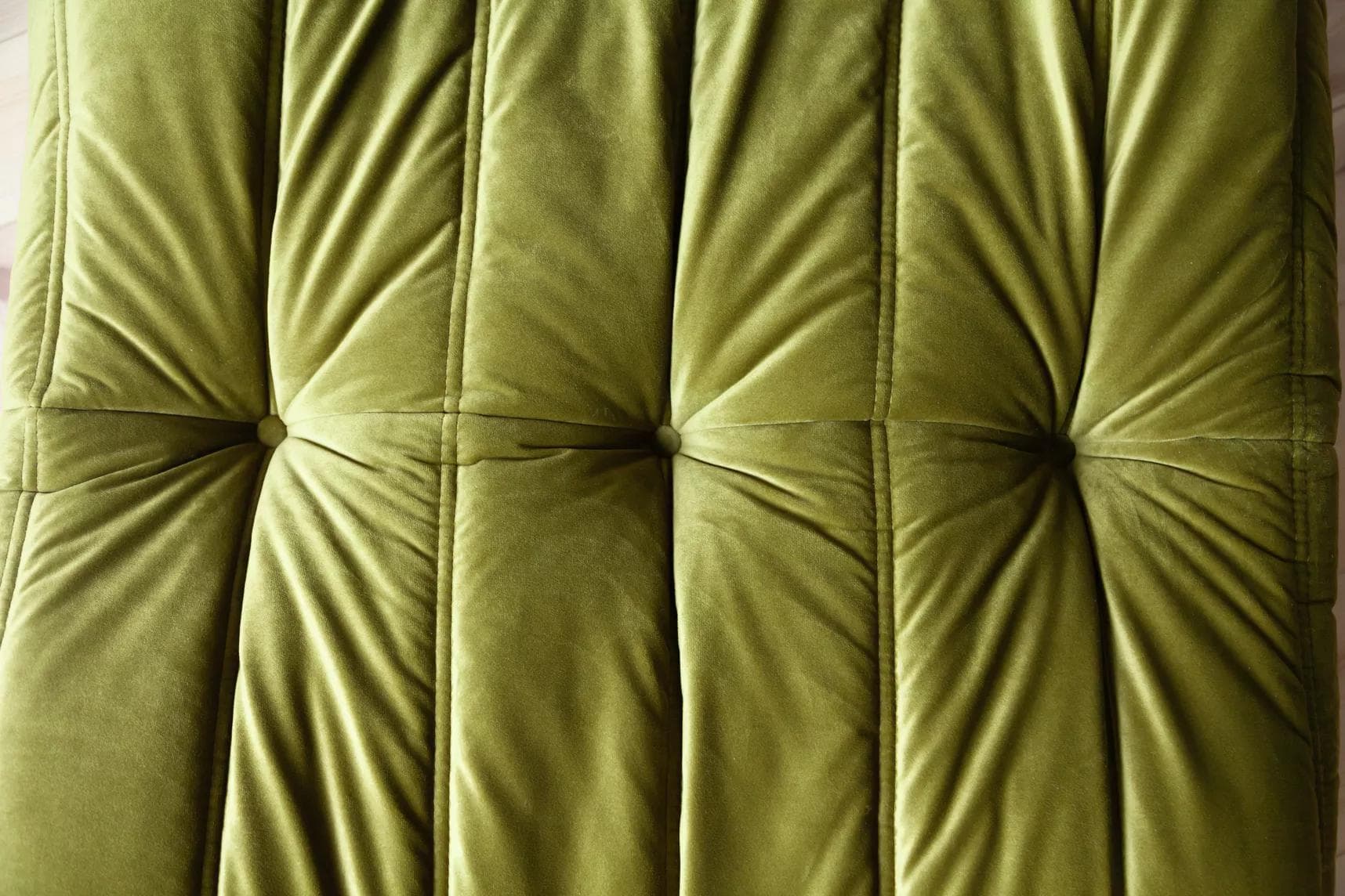 Podnóżek Togo, velvet zielony oliwka - 51769