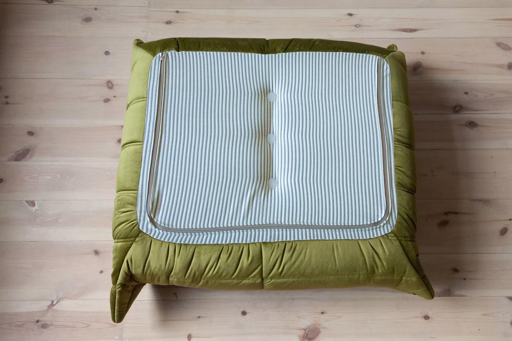 Podnóżek Togo, velvet zielony oliwka - 51777