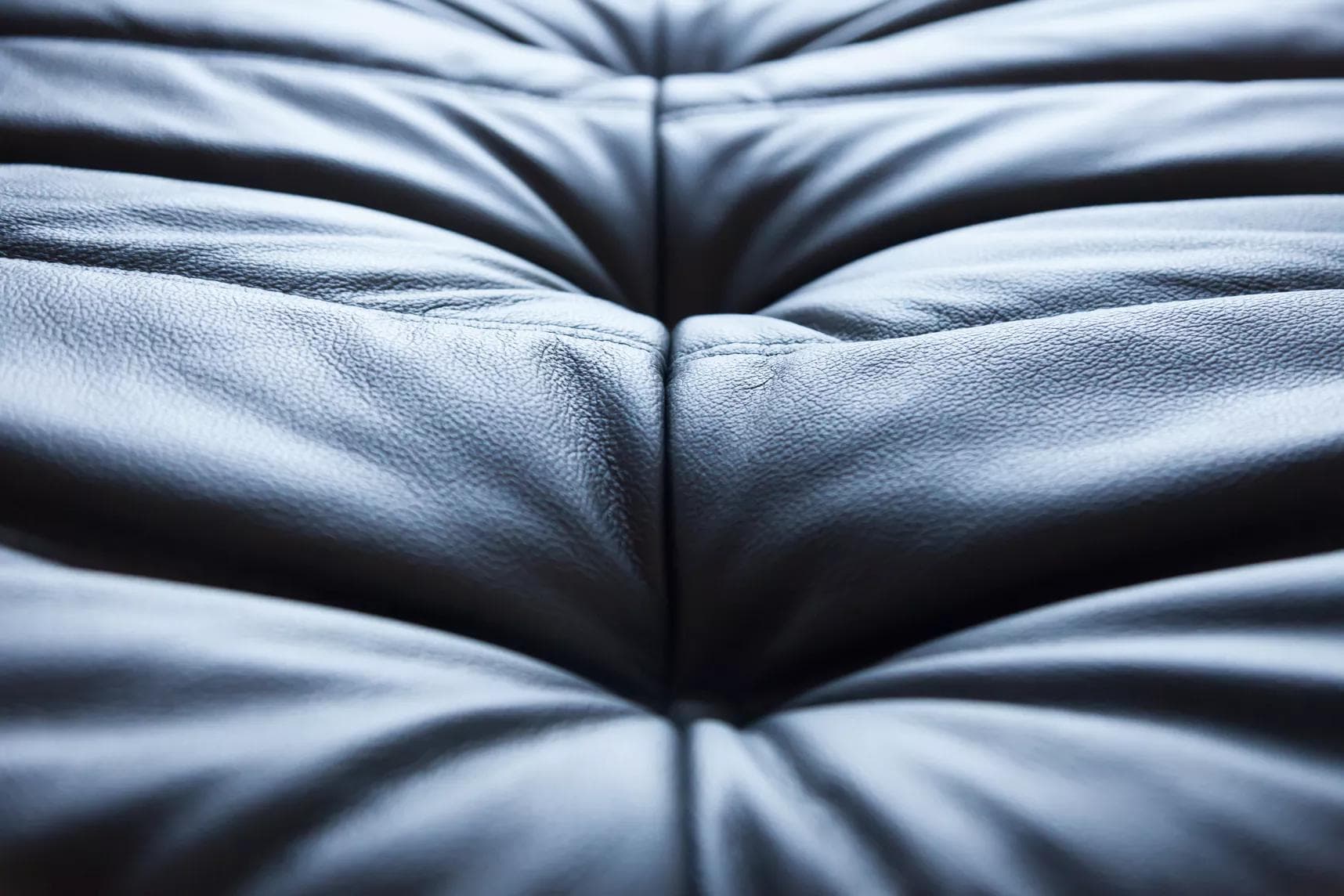 Podnóżek Togo, skóra czarna madras - 51747