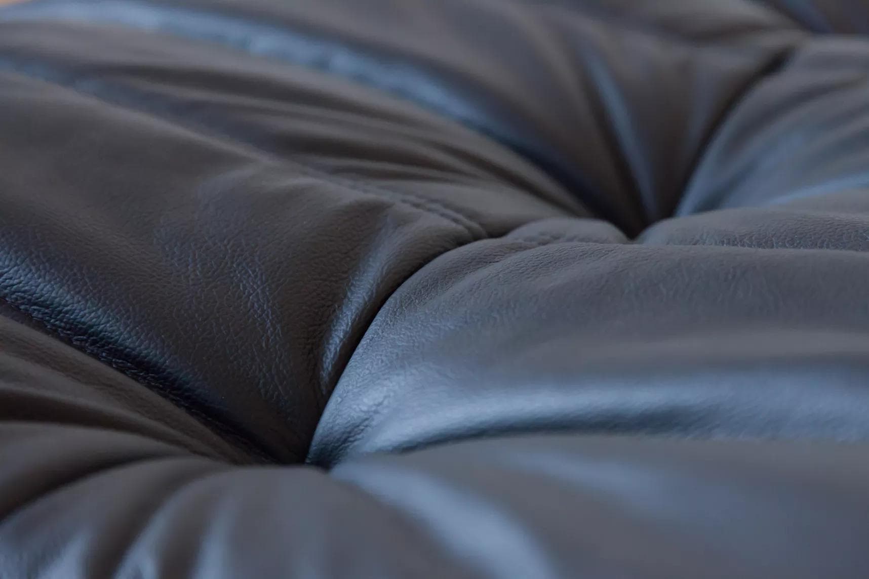 Podnóżek Togo, skóra czarna madras - 51745