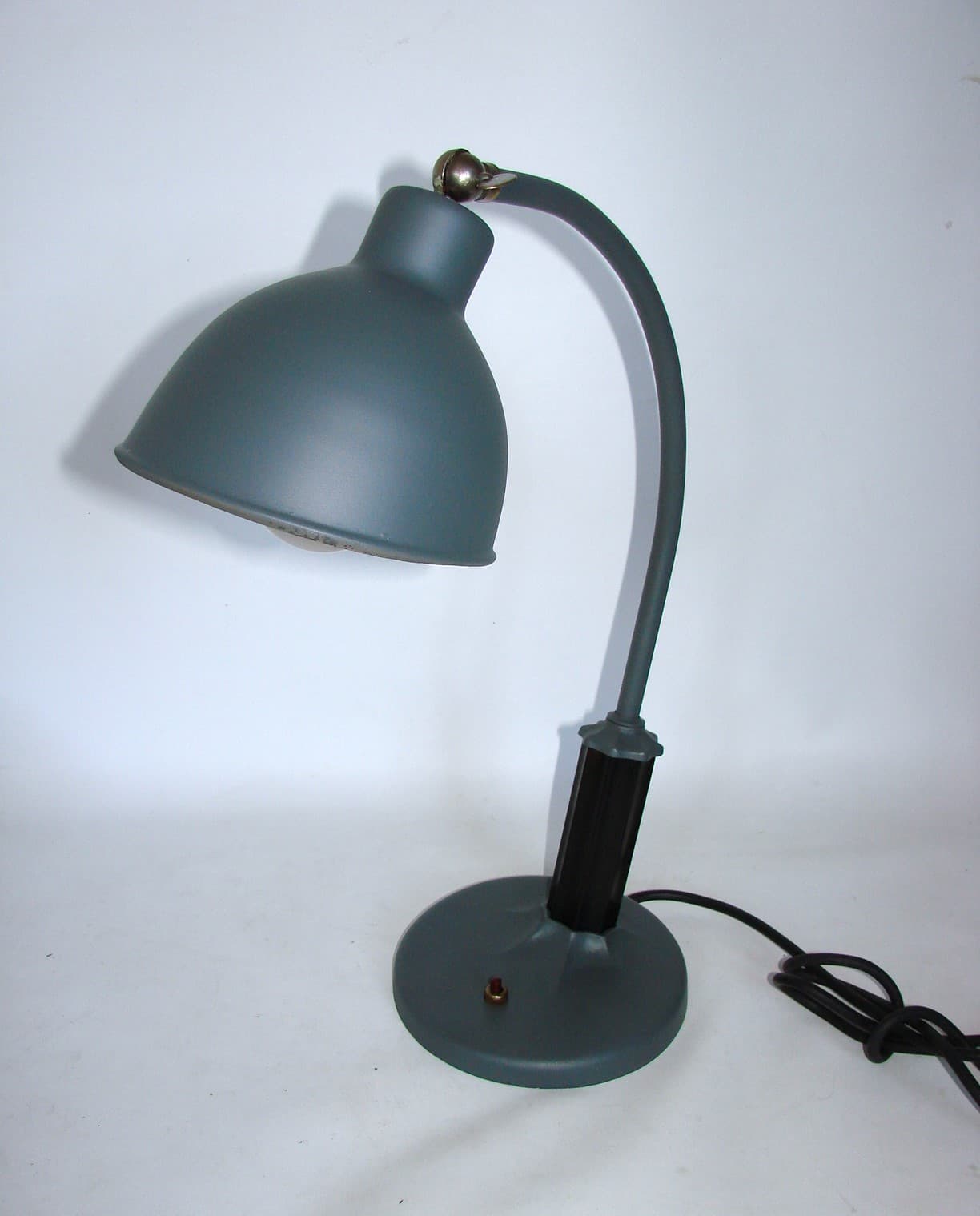 Lampka biurkowa, szary, metal, proj. C. Dell, Kaiser Idell, Niemcy, lata 30. - 52286