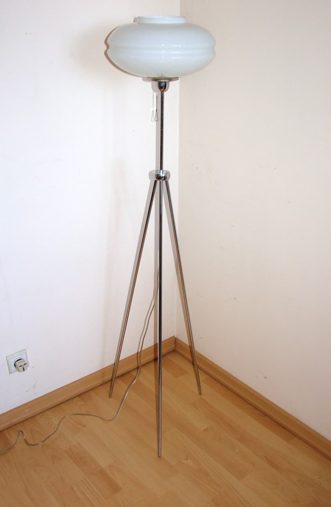 Floor lamp, silver, chrome steel, glass, 1990s. - 52309