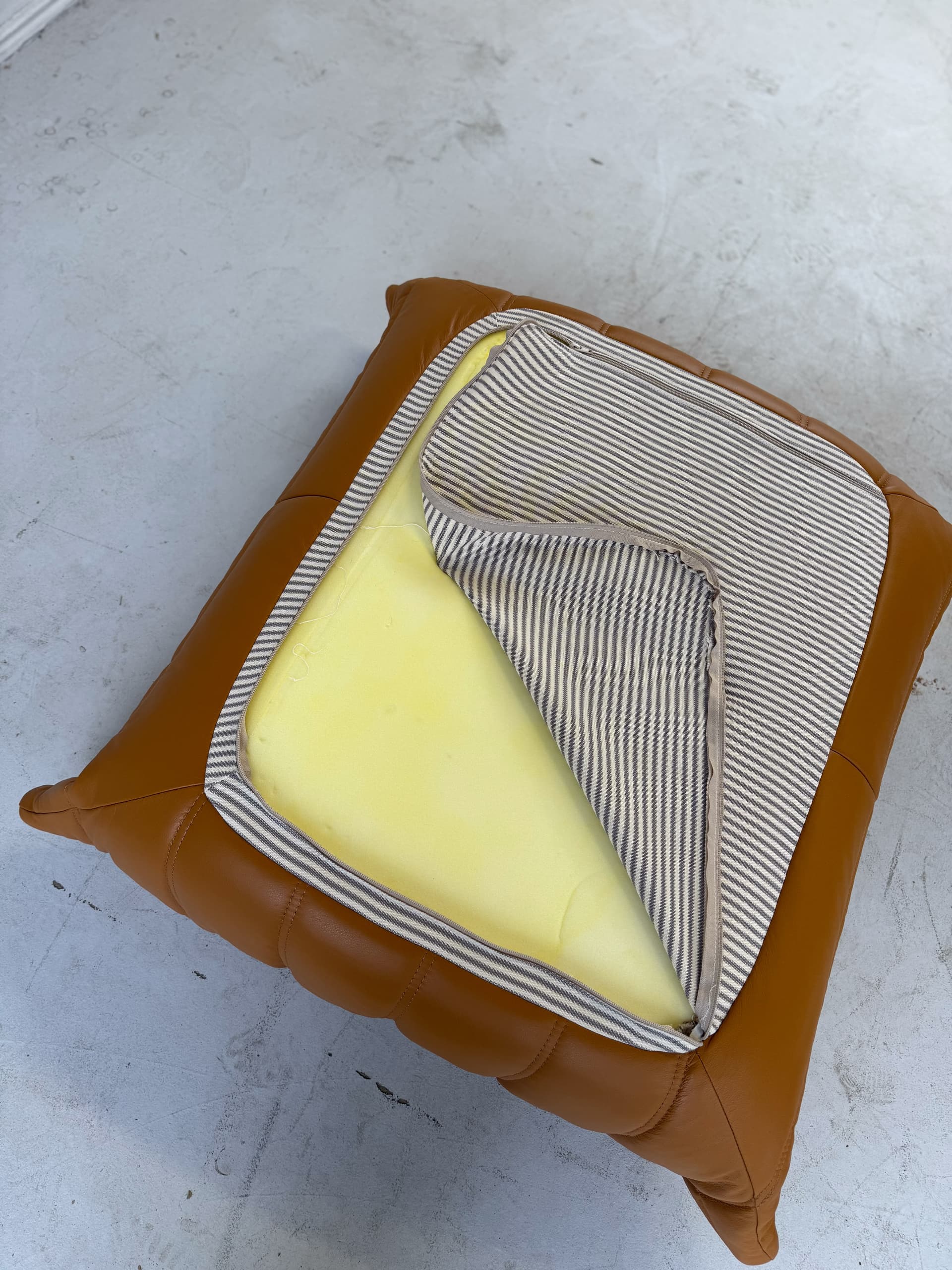 Podnóżek Togo, skóra brązowa light cognac - 52400