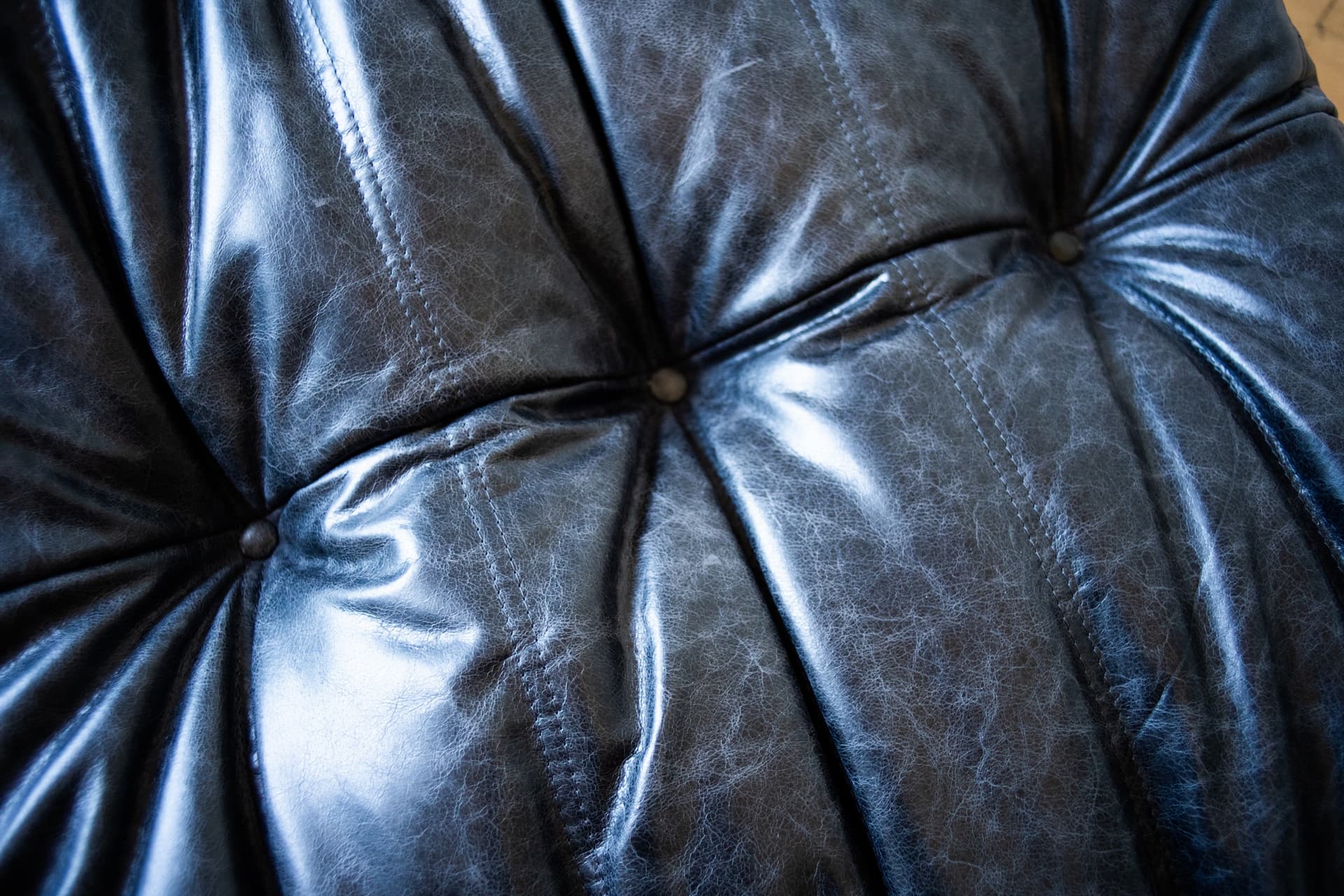 Fotel wypoczynkowy Togo z podnóżkiem, skóra czarna dubai - 165020