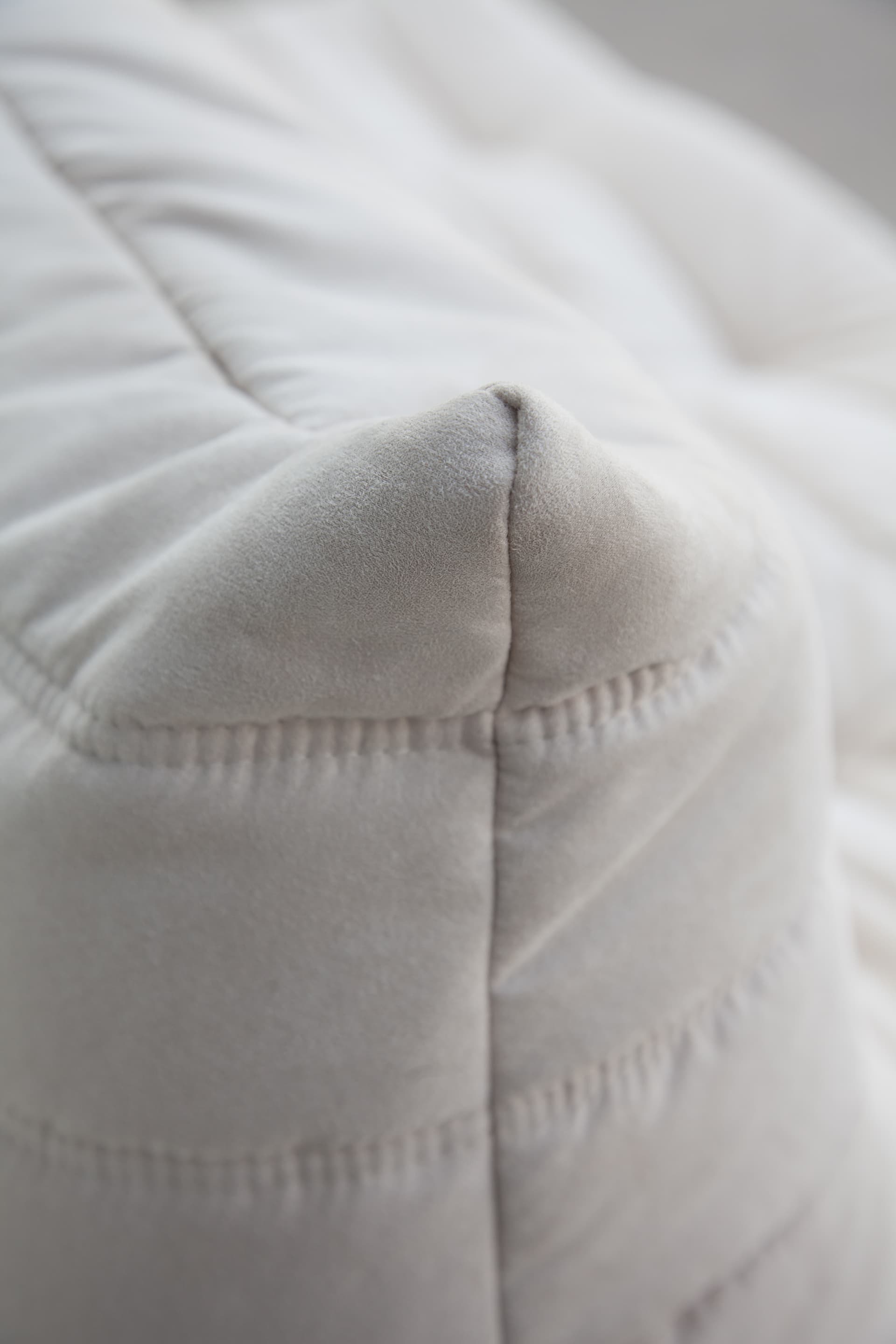 Sofa Togo dwuosobowa, mikrofibra off-white - 52419