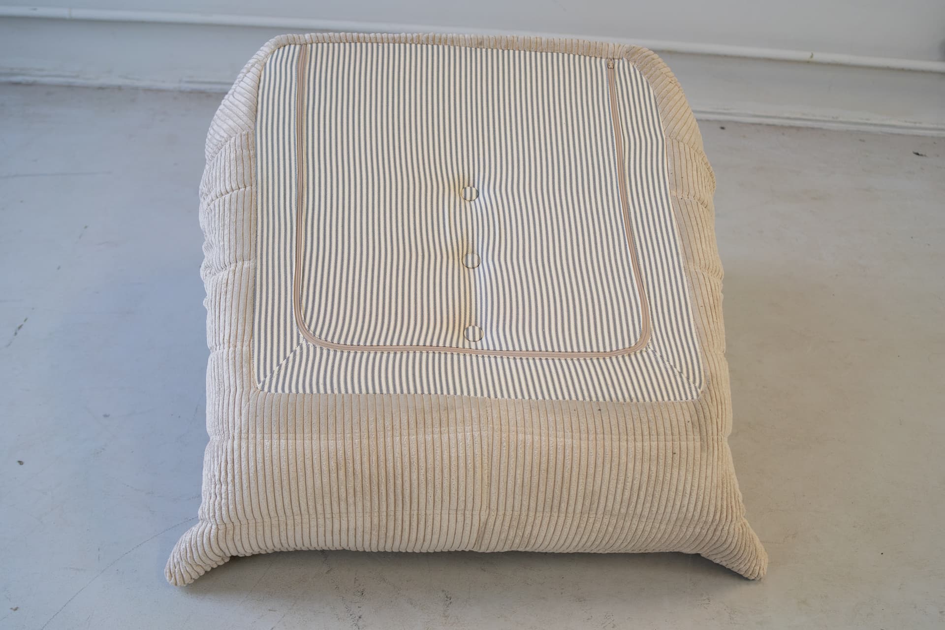 Fotel wypoczynkowy Togo z podnóżkiem, cord beżowy - 52565