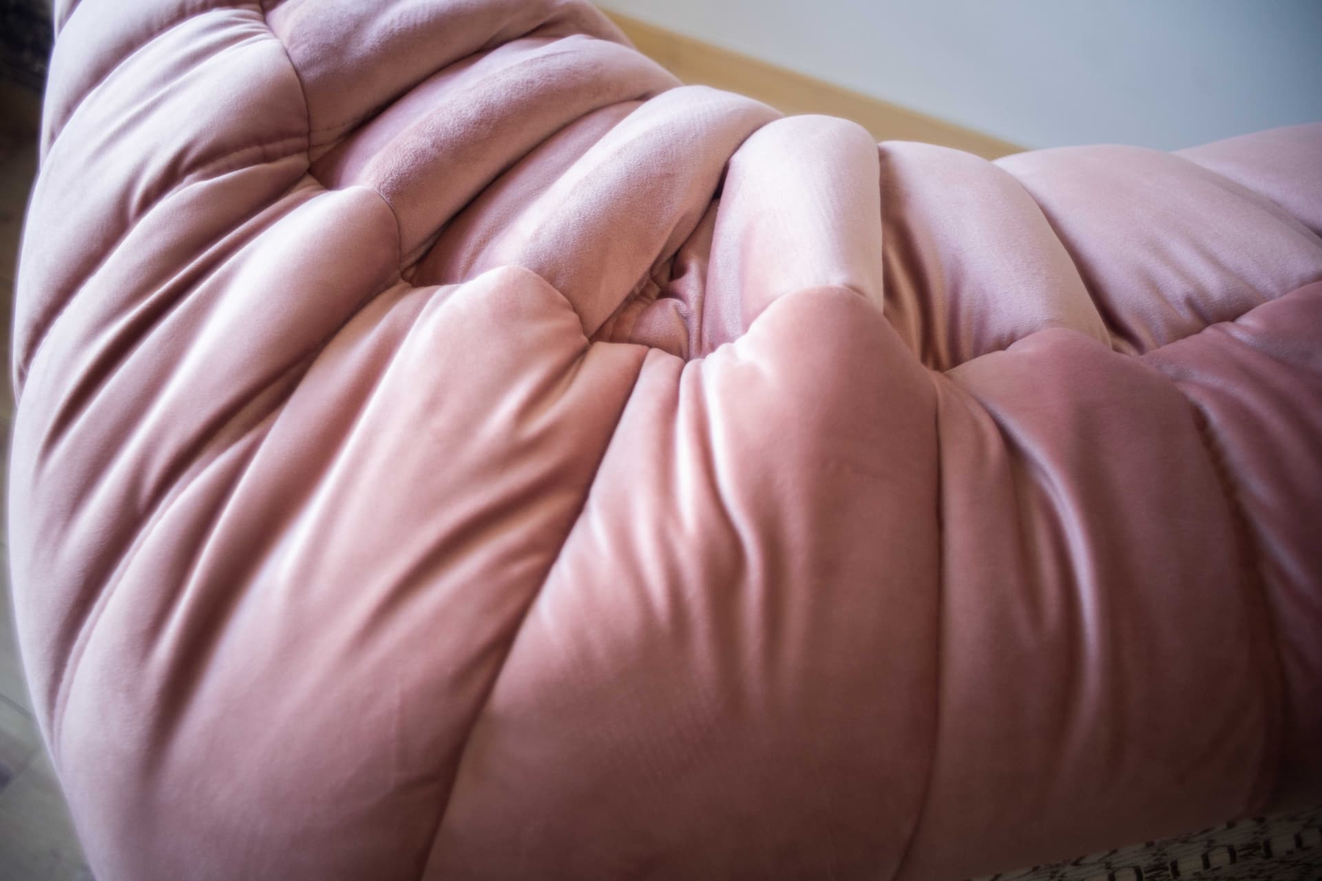 Fotel wypoczynkowy Togo, velvet perłowy róż - 52547