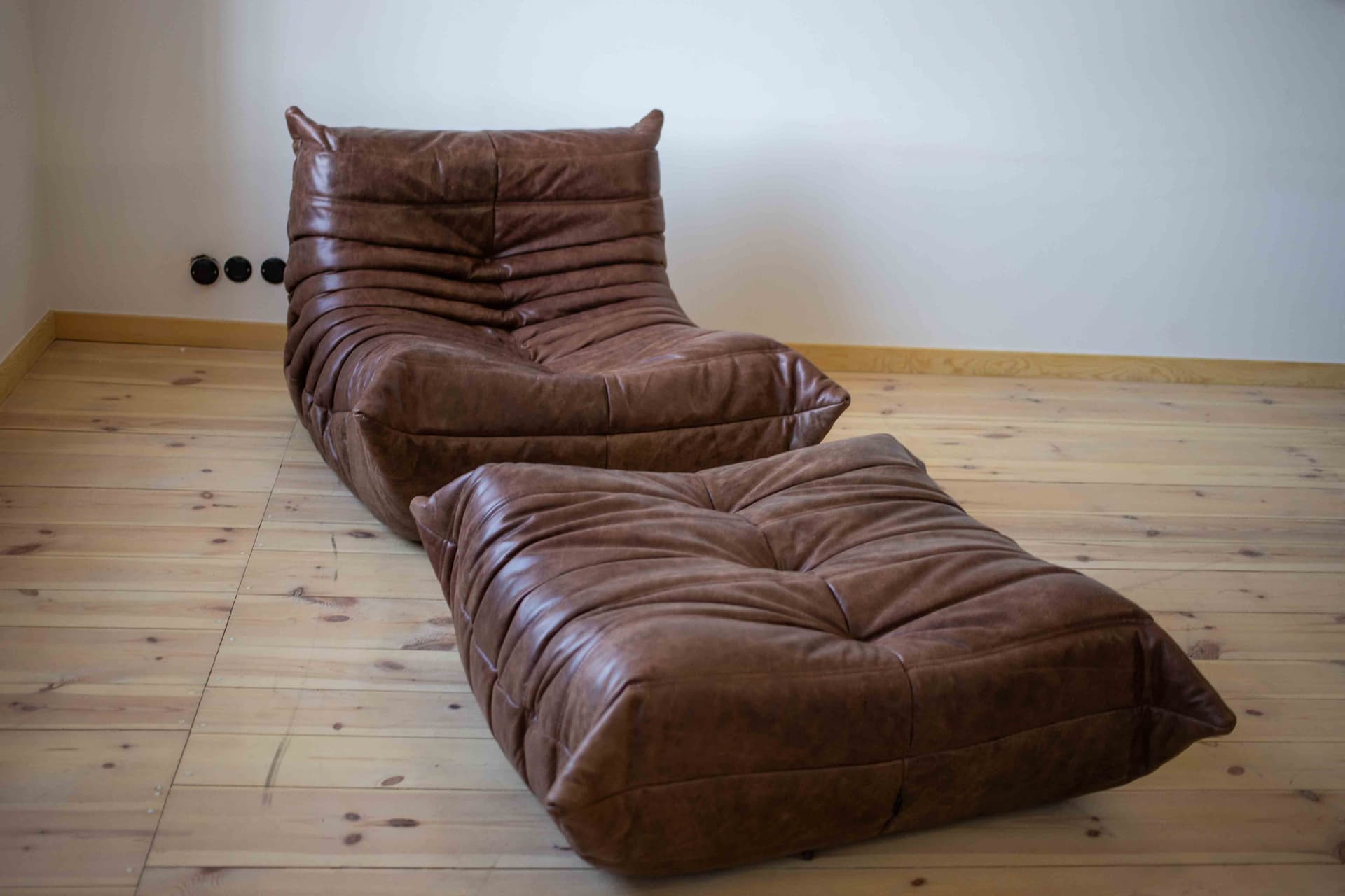 Fotel wypoczynkowy Togo z podnóżkiem, skóra brązowa kasztanowa - 165255