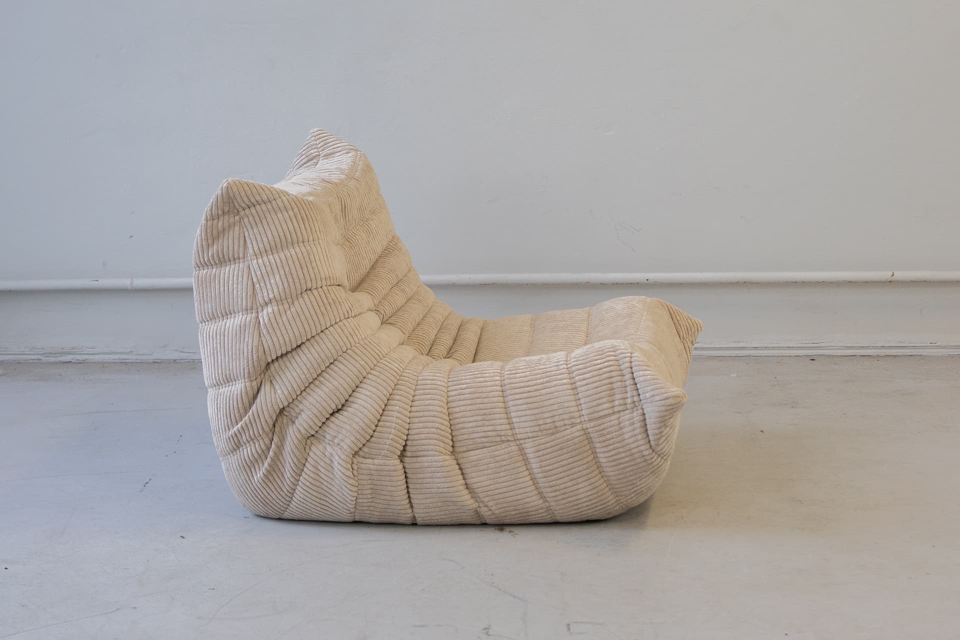 Fotel wypoczynkowy Togo, cord beżowy - 165240