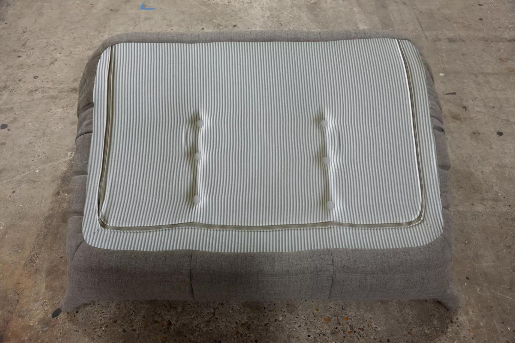 Sofa Togo dwuosobowa, tekstylia ciepły szary - 165138