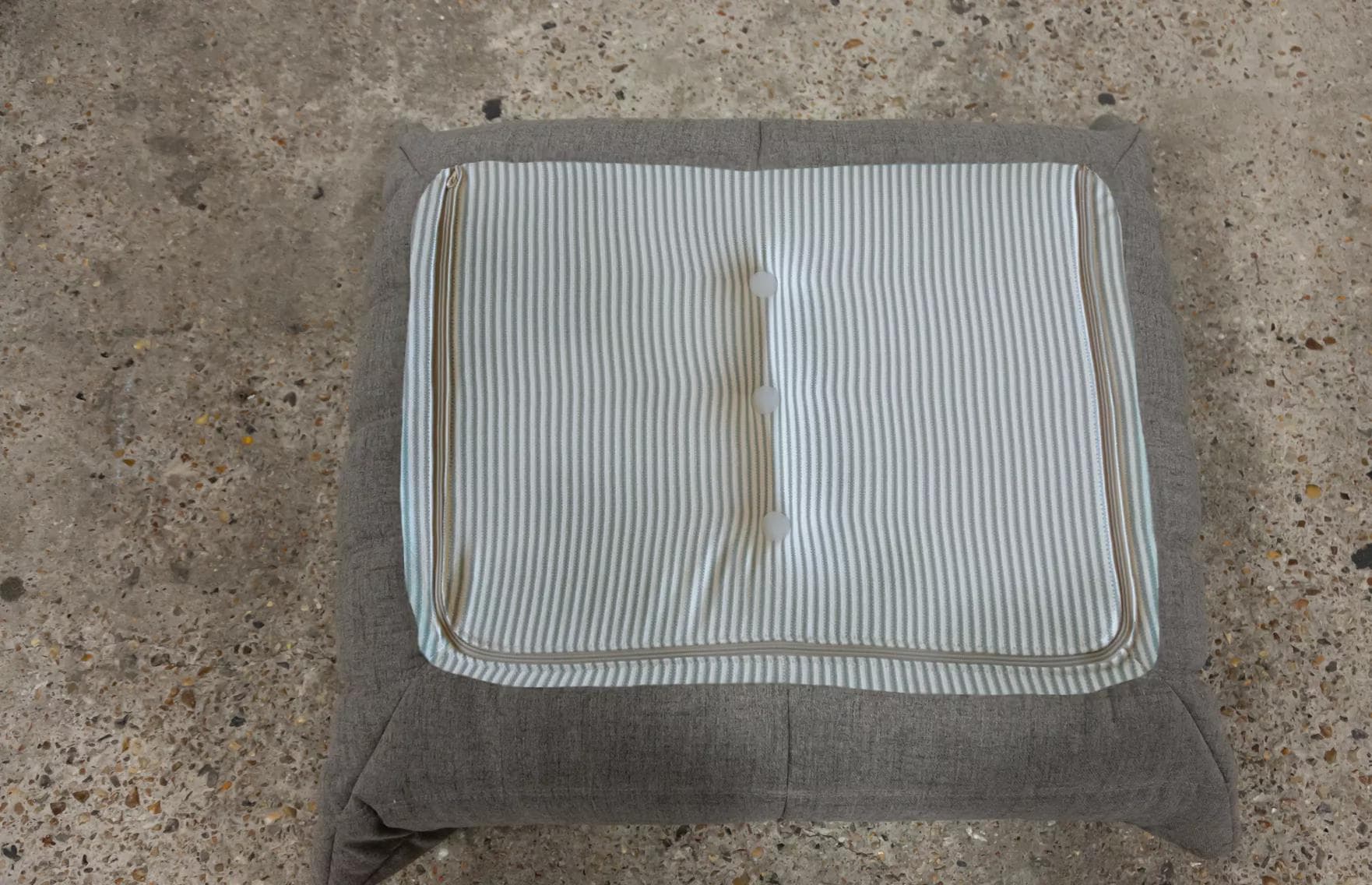 Podnóżek Togo, tekstylia ciepły szary - 166025