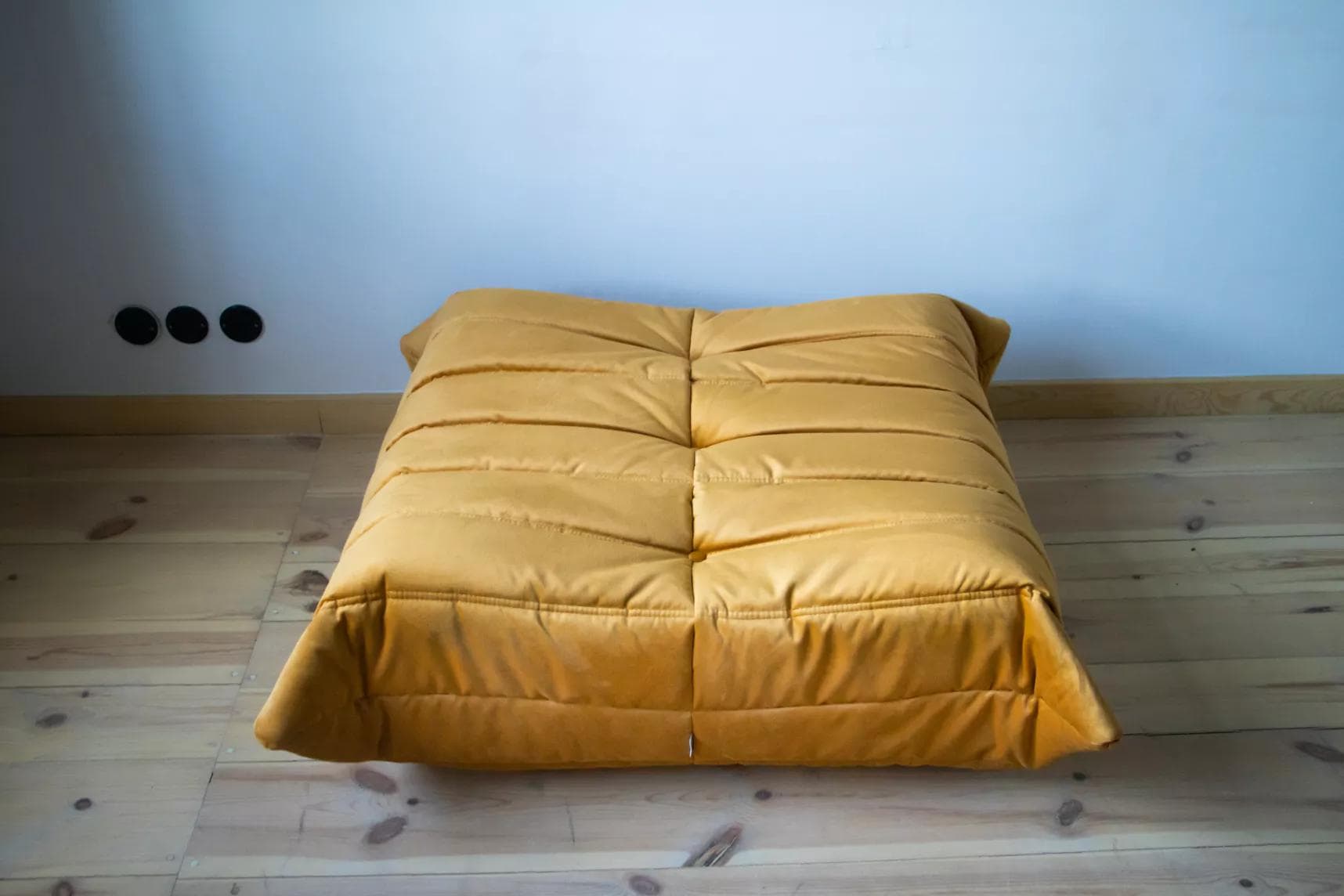 Podnóżek Togo, velvet złoty - 165549