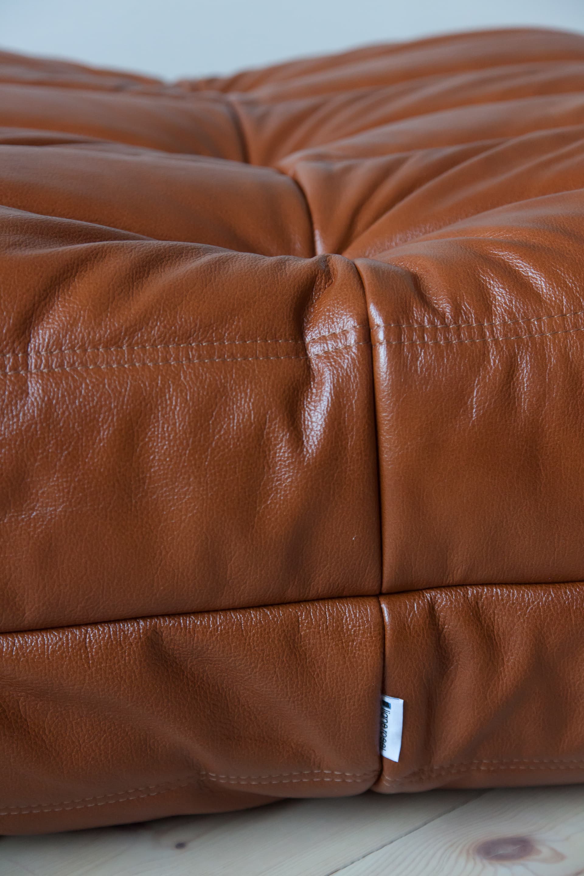 Podnóżek Togo, skóra brązowa whisky - 166039